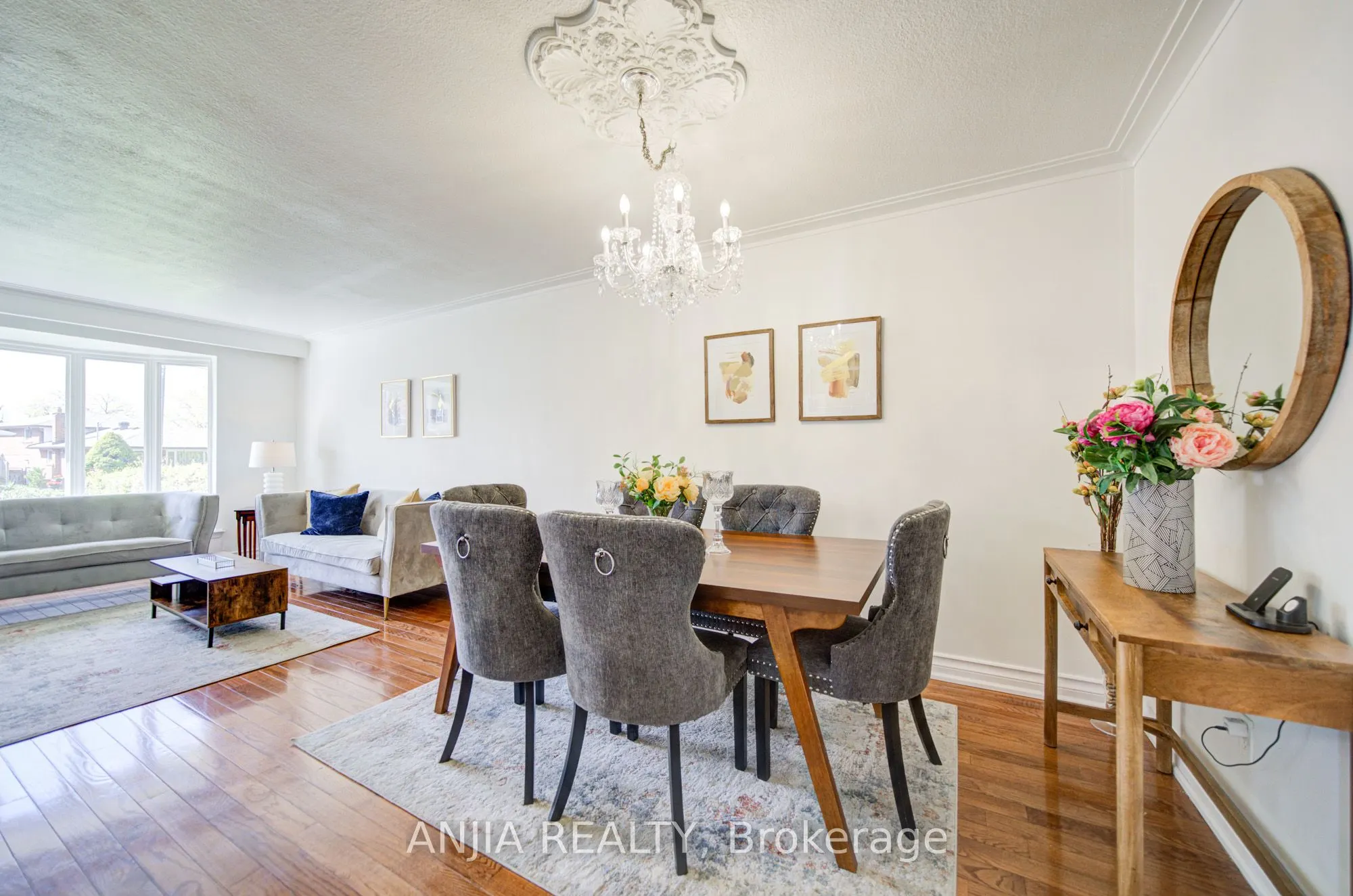 24 Friar Tuck Road