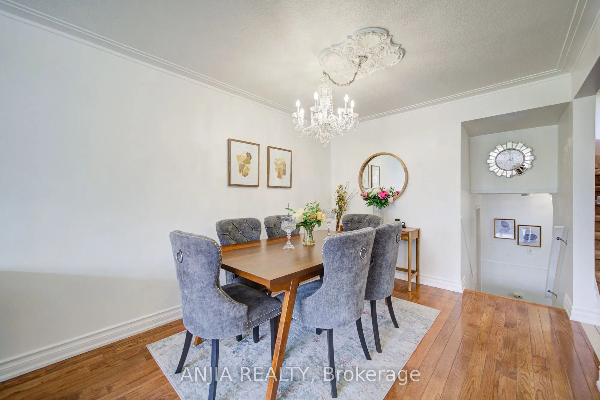 24 Friar Tuck Road