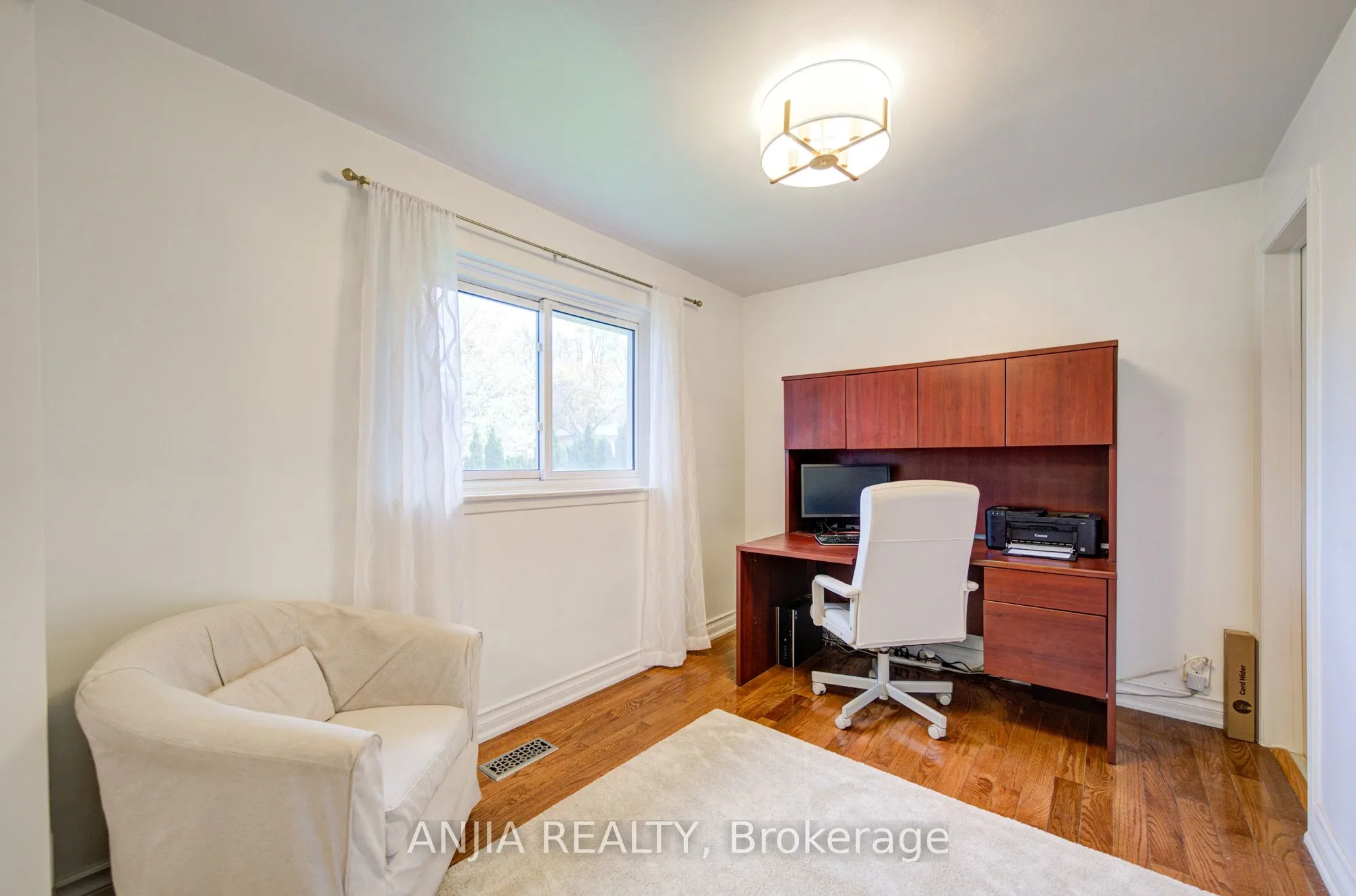 24 Friar Tuck Road