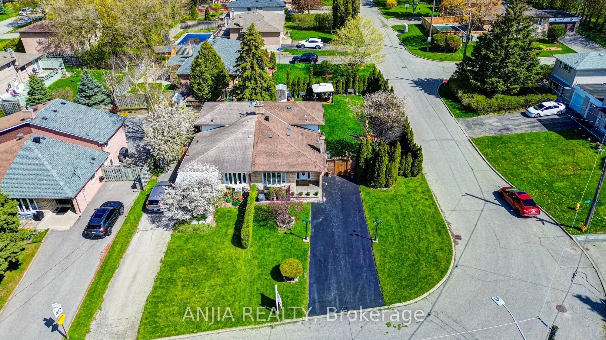 24 Friar Tuck Road