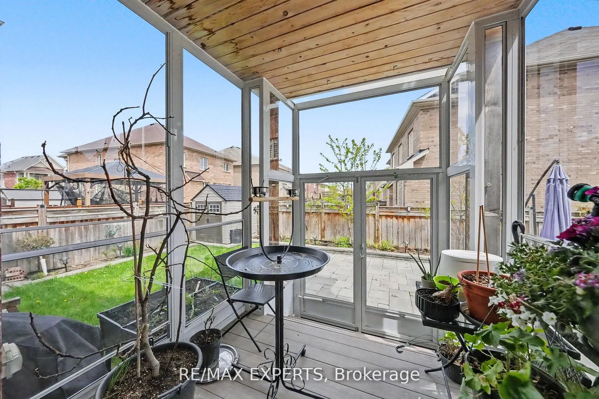 74 Dunrobin Crescent