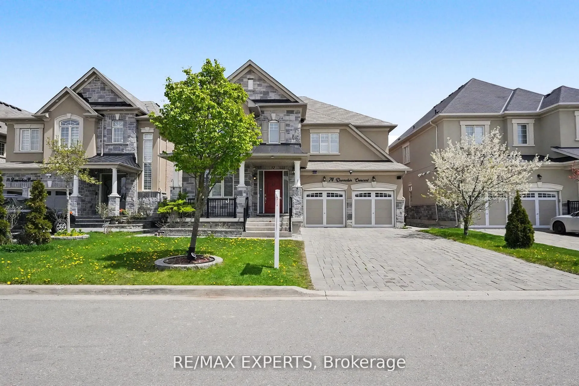 74 Dunrobin Crescent