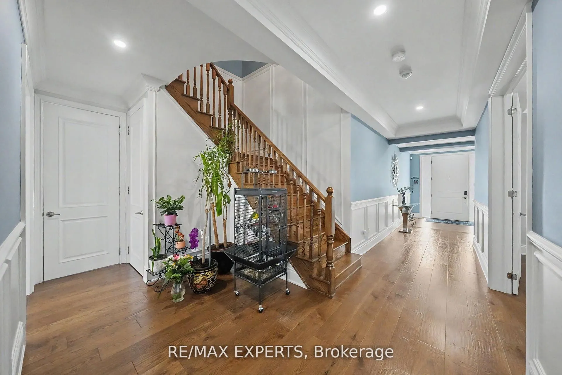 74 Dunrobin Crescent