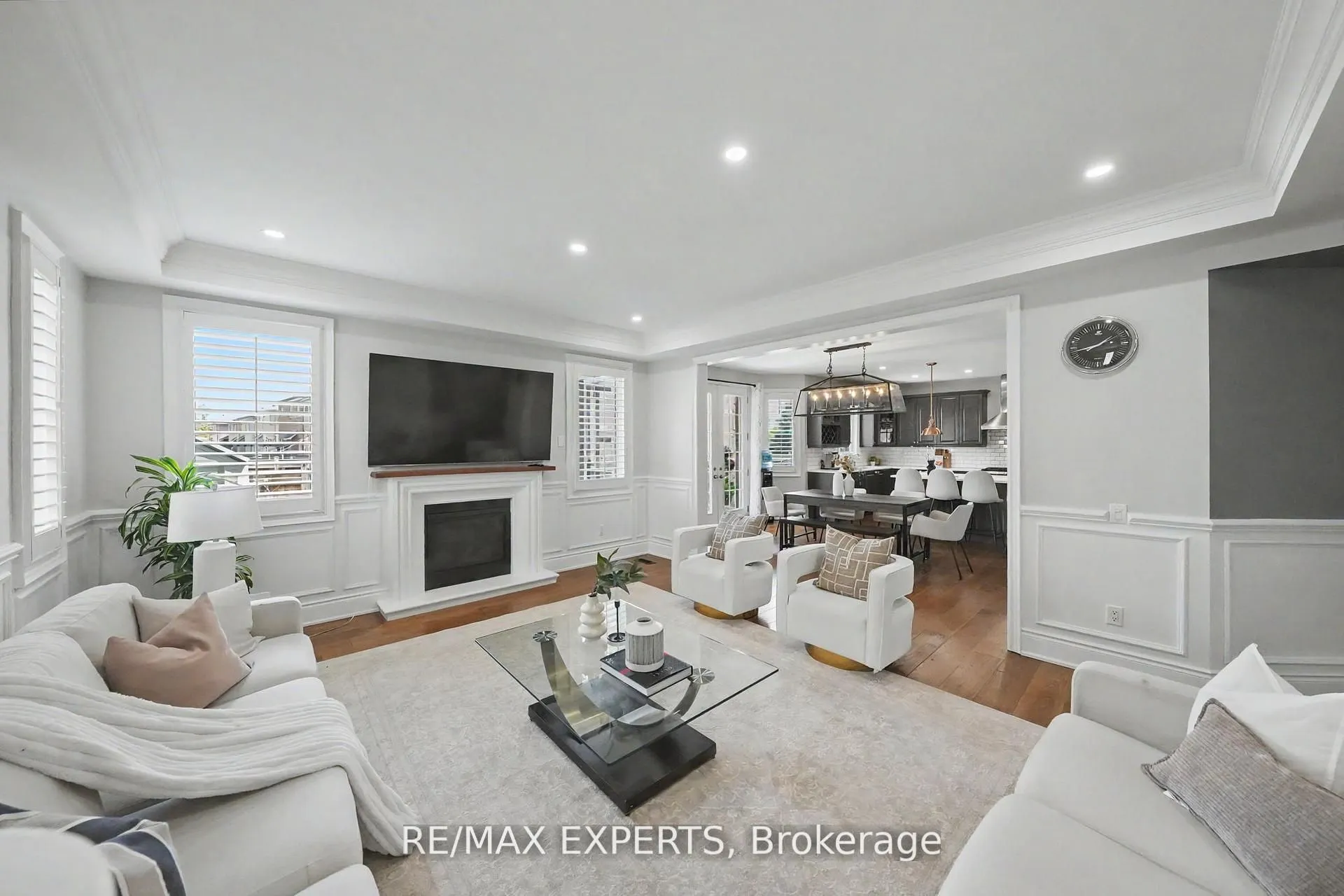 74 Dunrobin Crescent