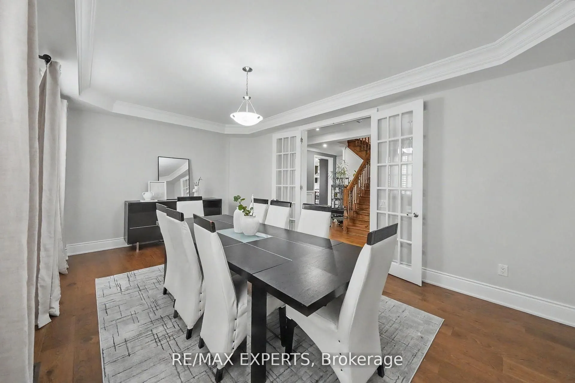 74 Dunrobin Crescent