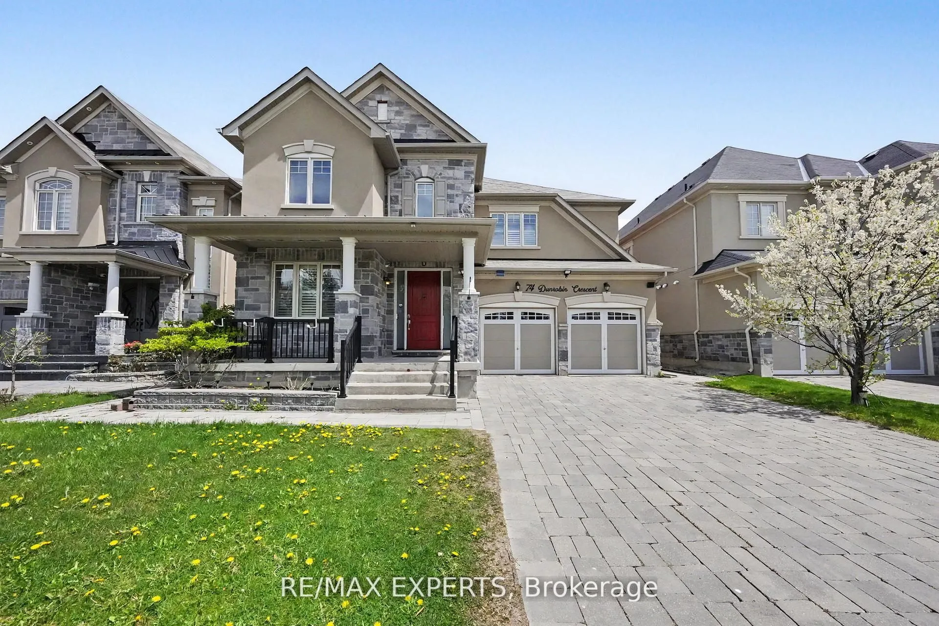 74 Dunrobin Crescent