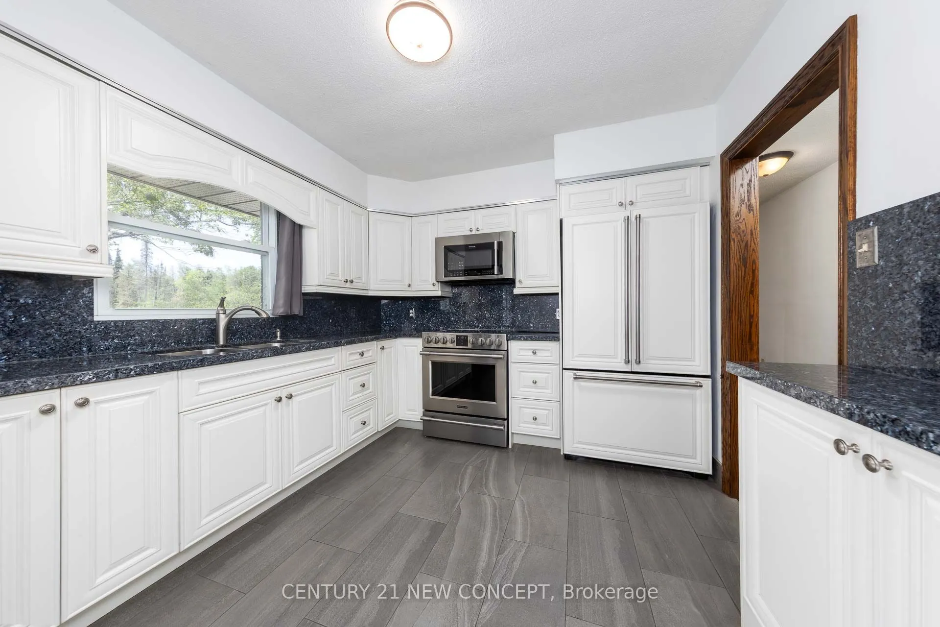 20430 Bathurst Street