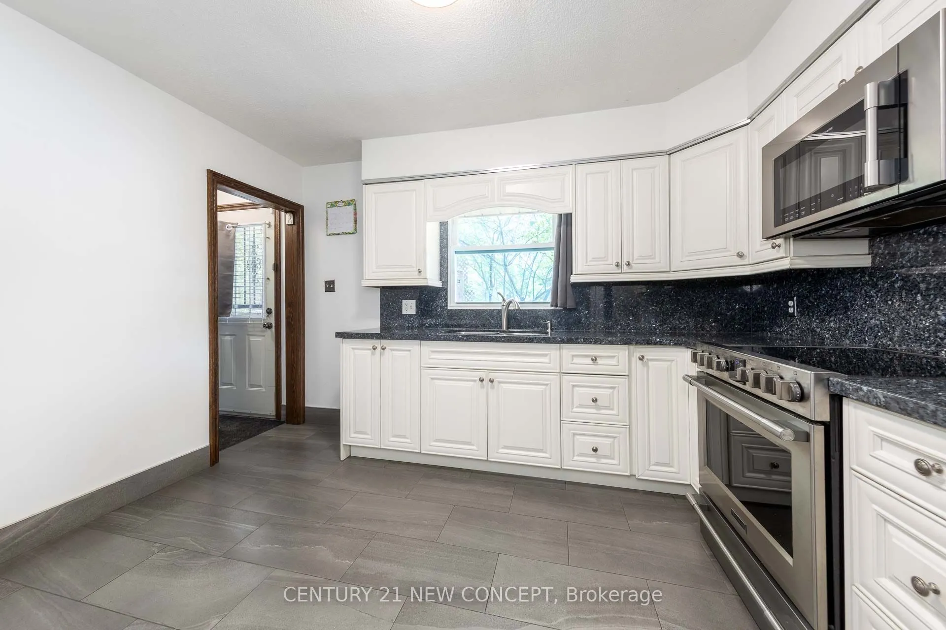 20430 Bathurst Street