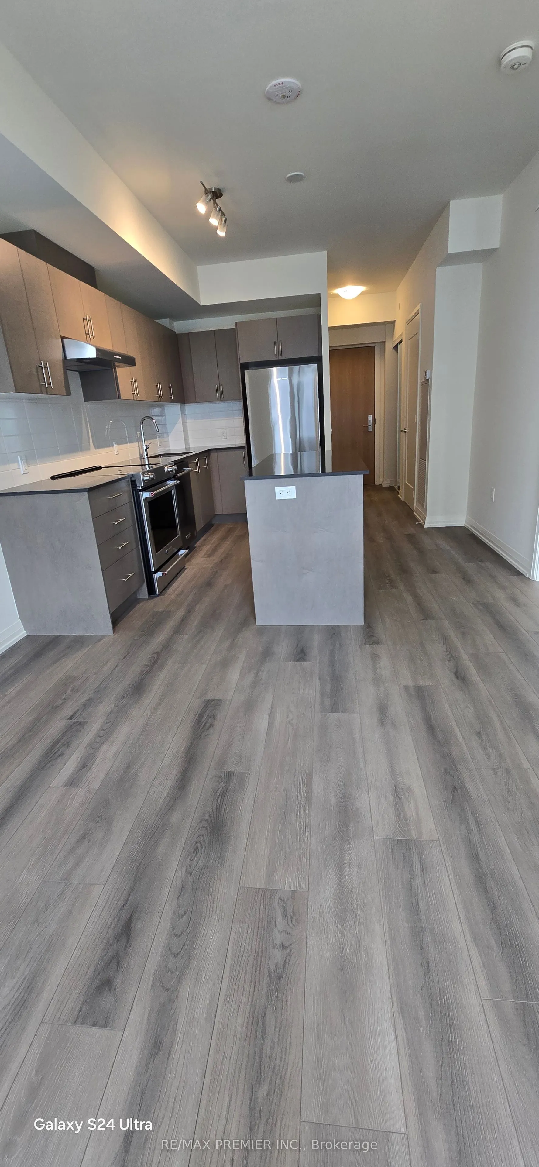 8960 Jane Street #1819