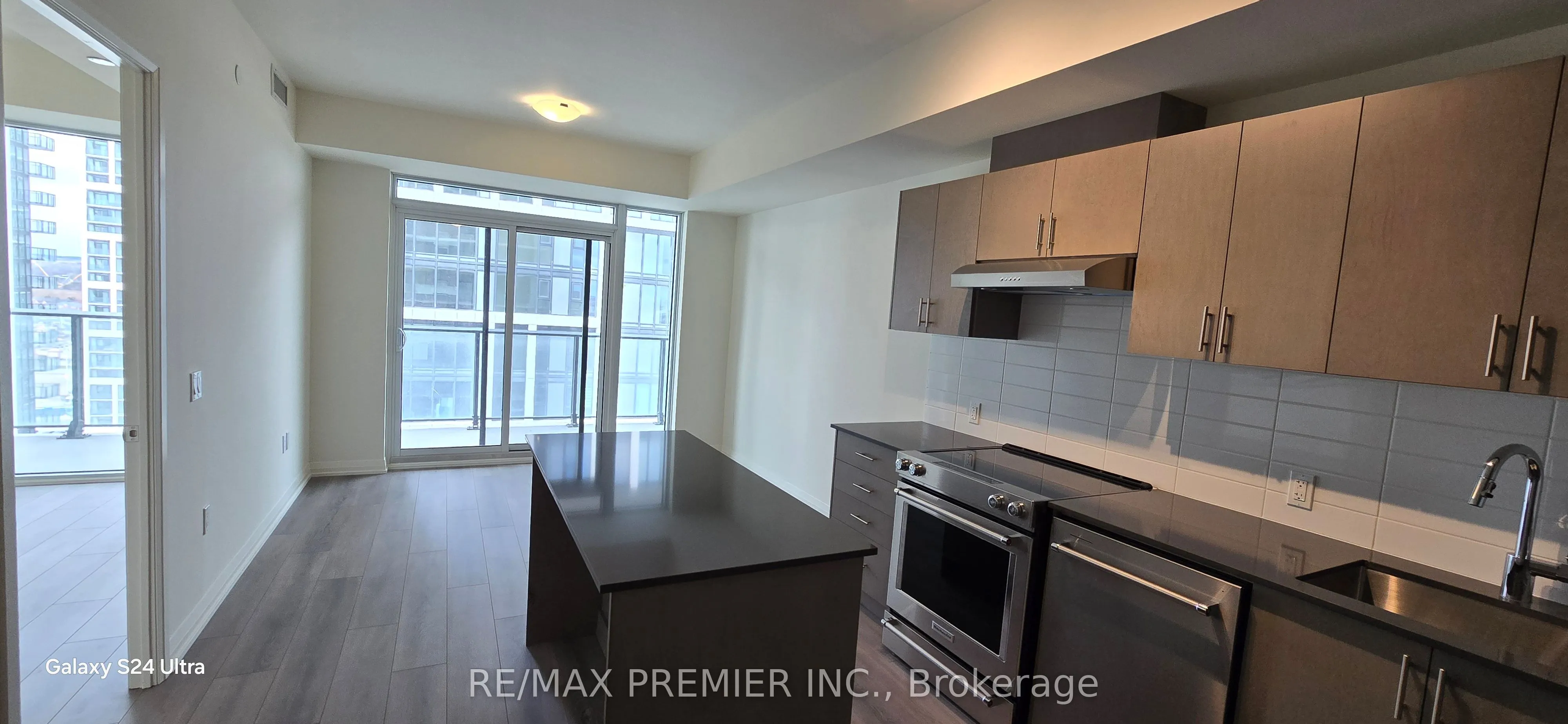 8960 Jane Street #1819