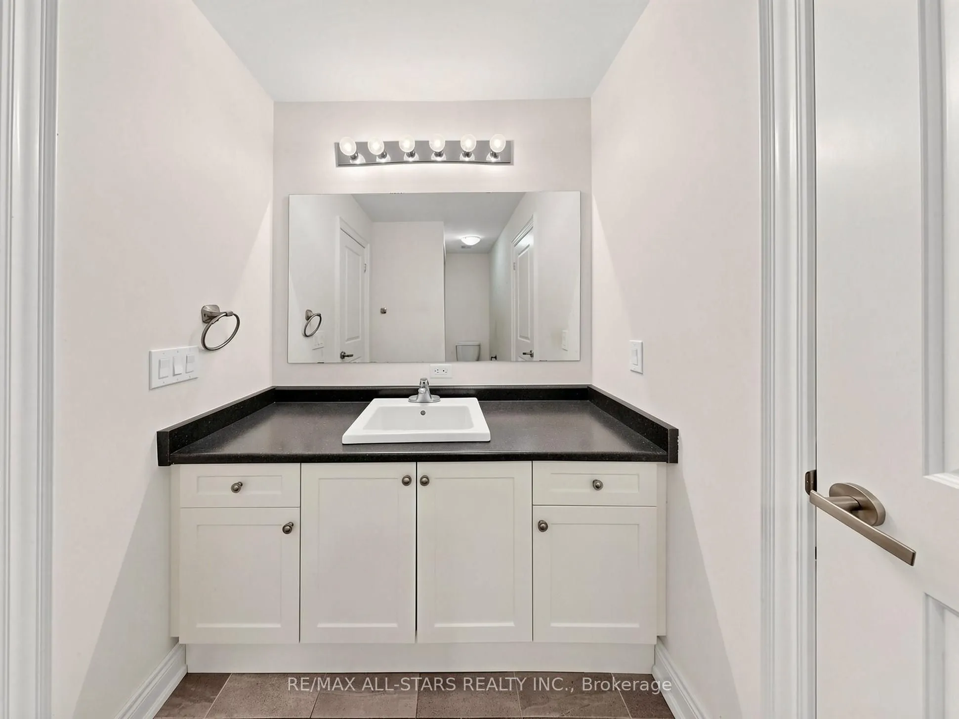 29 Mondial Crescent