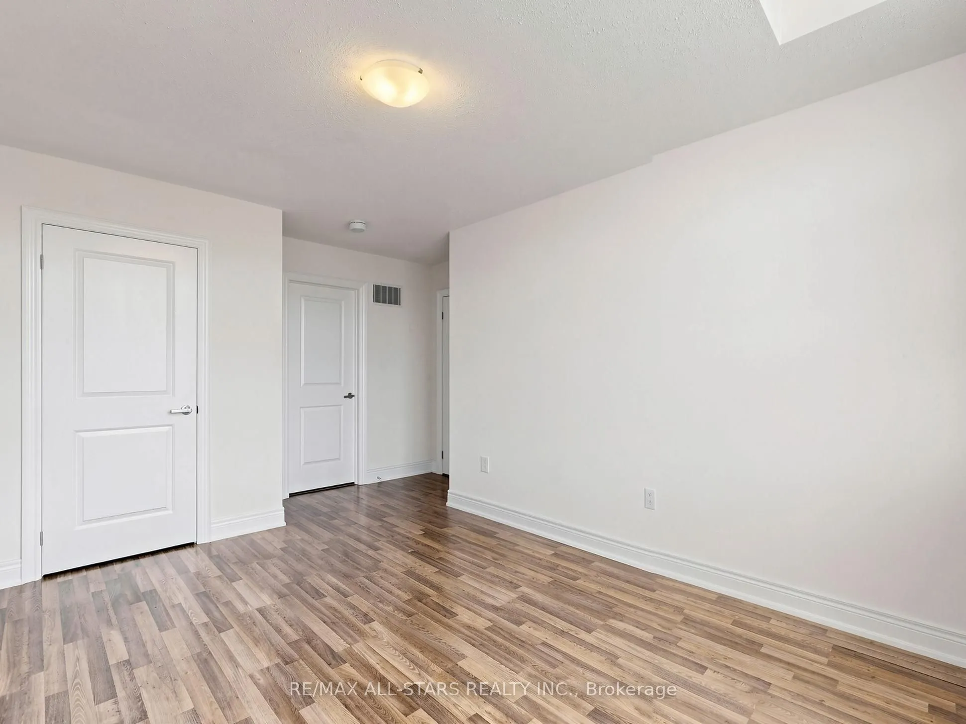 29 Mondial Crescent