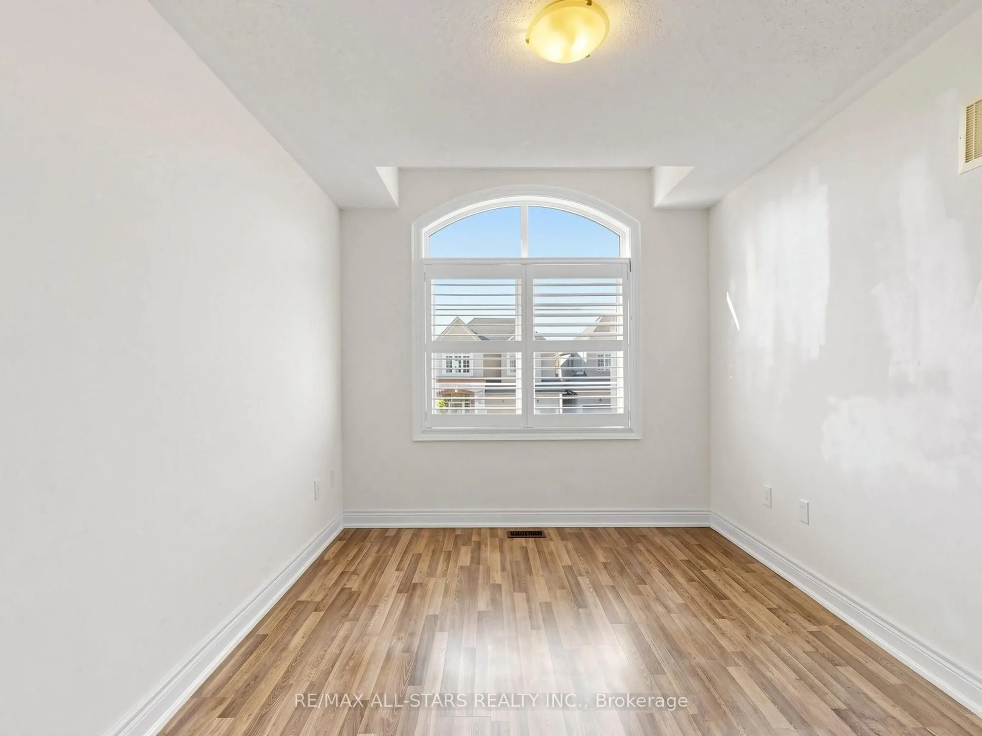 29 Mondial Crescent