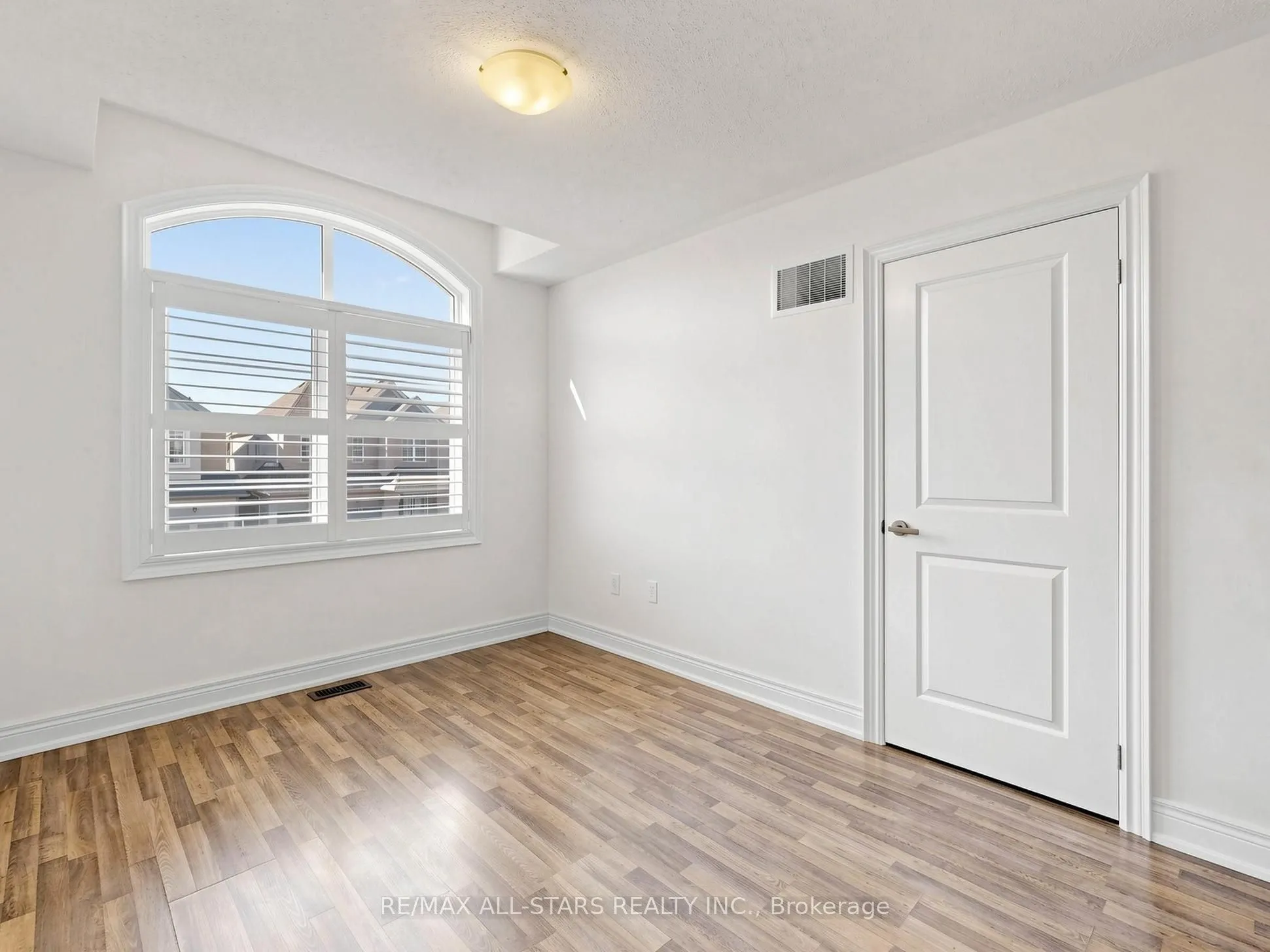 29 Mondial Crescent