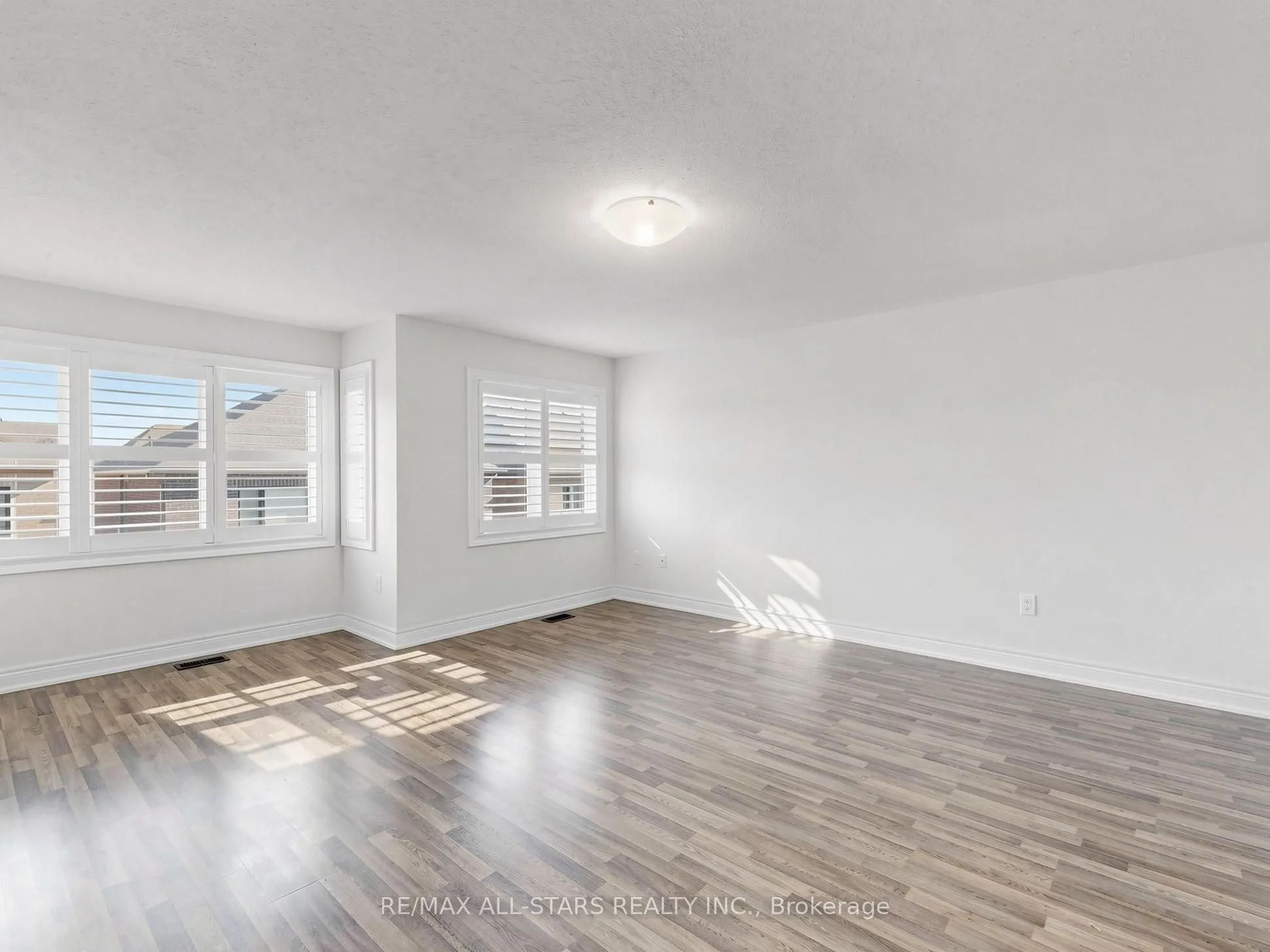 29 Mondial Crescent
