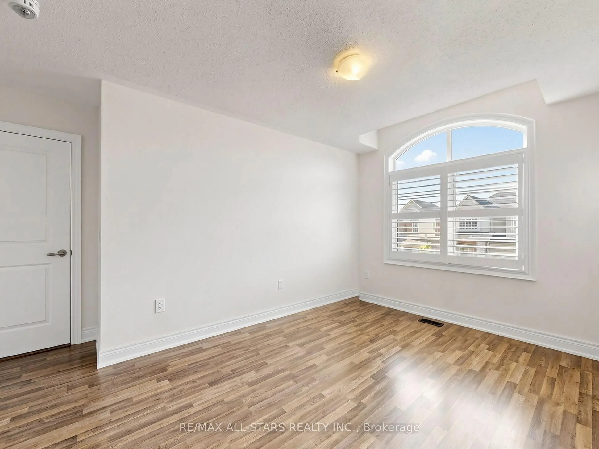 29 Mondial Crescent