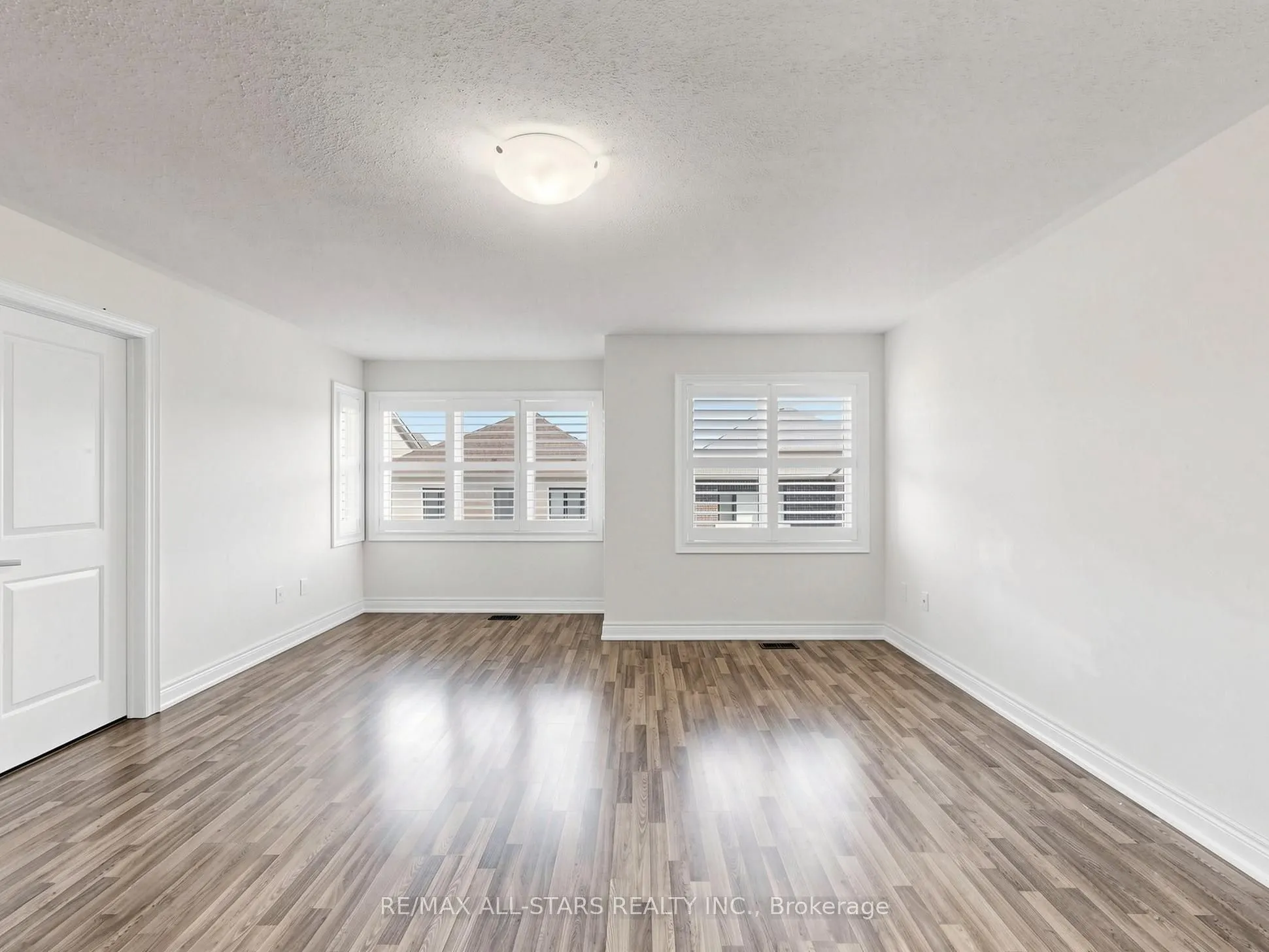 29 Mondial Crescent