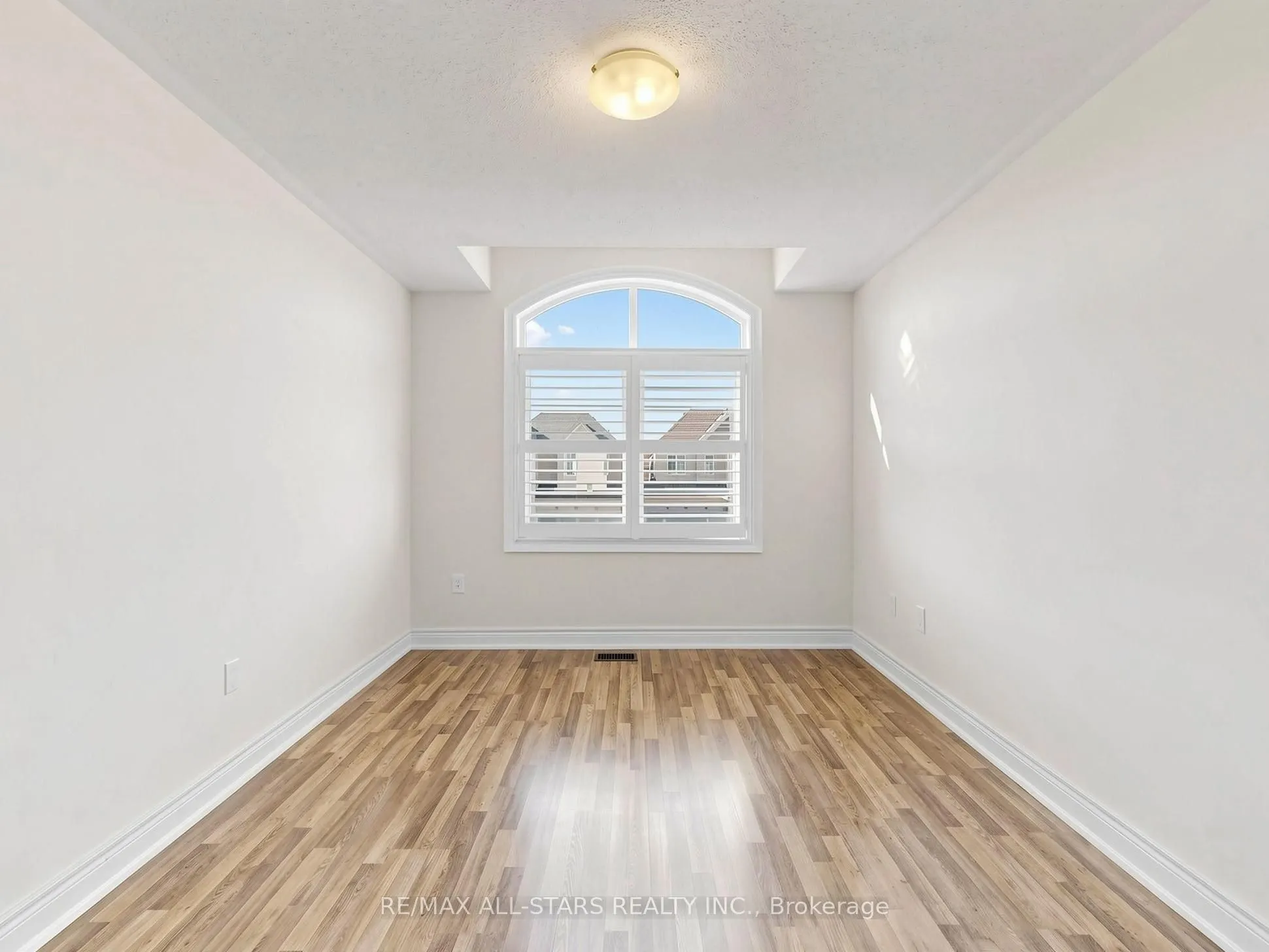 29 Mondial Crescent