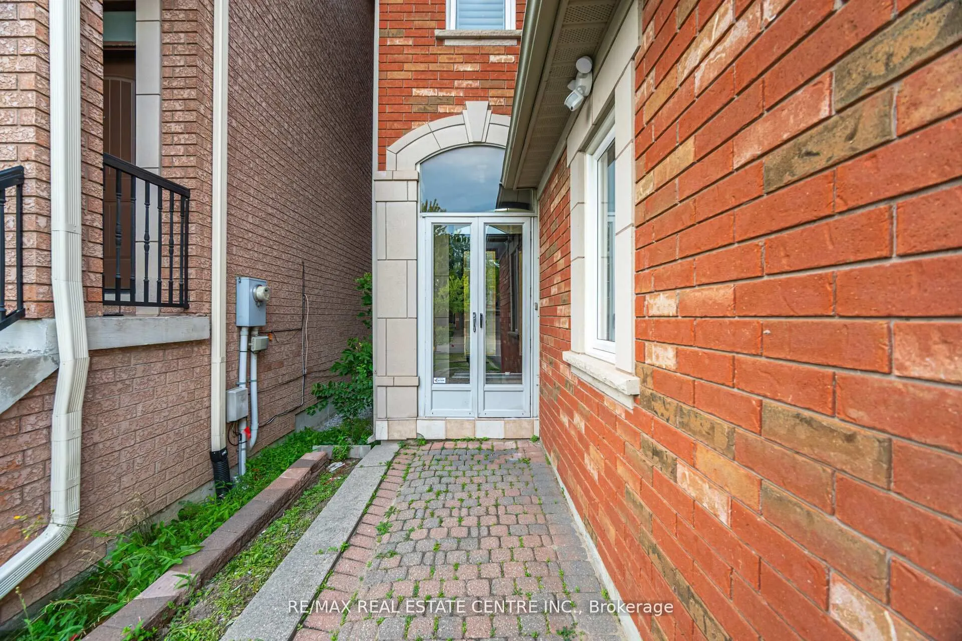24 Futura Avenue