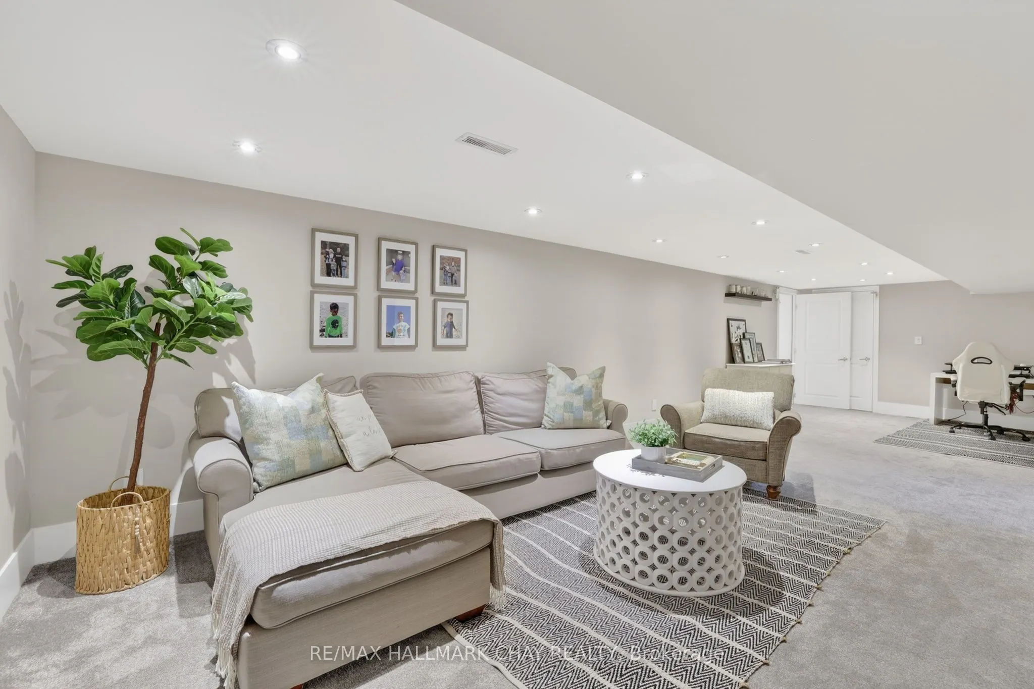 1587 Mount Albert Road