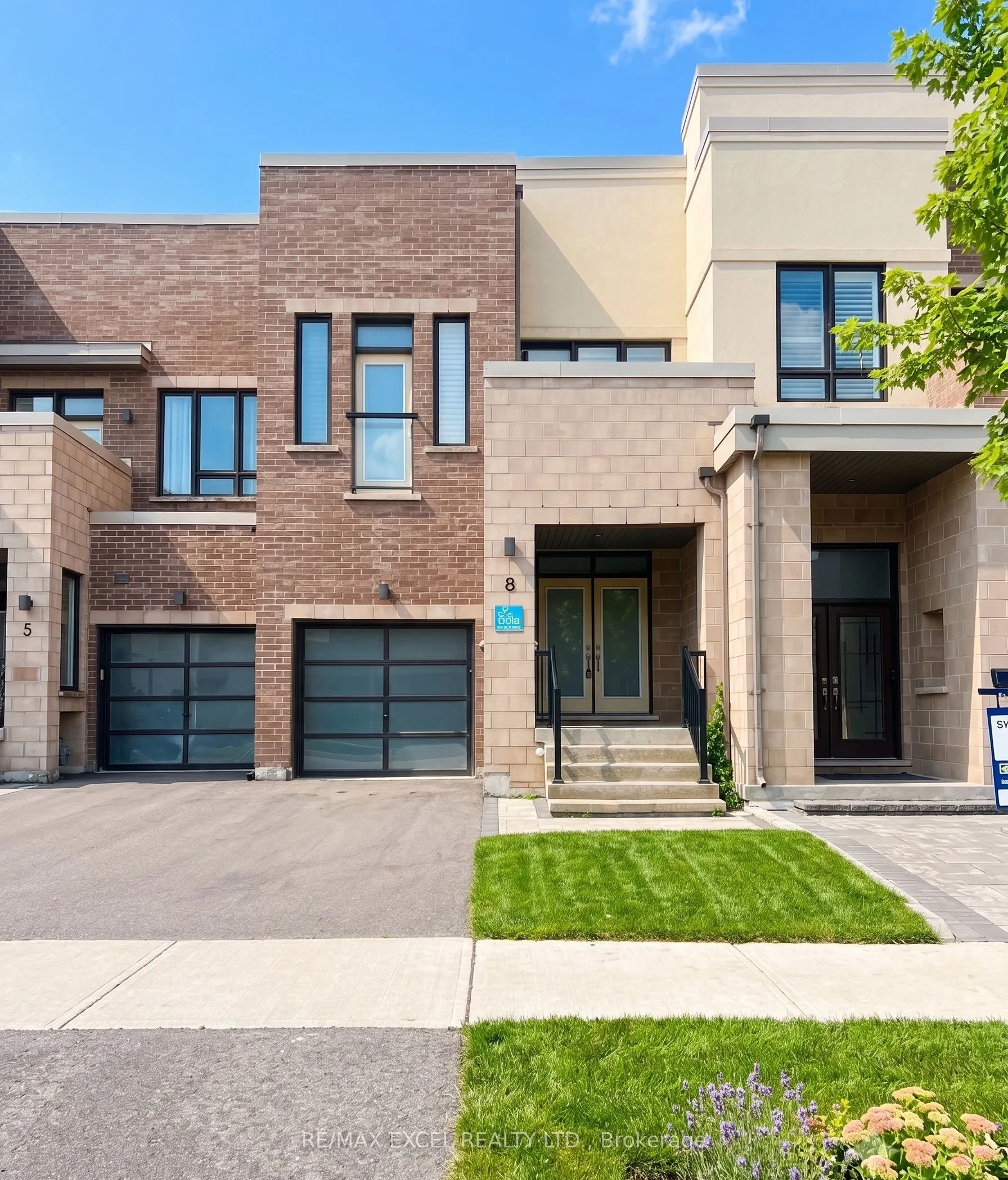 8 Helliwell Crescent