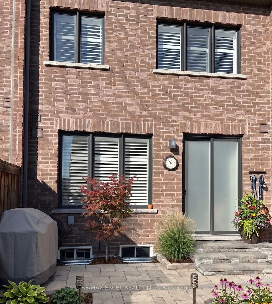 8 Helliwell Crescent