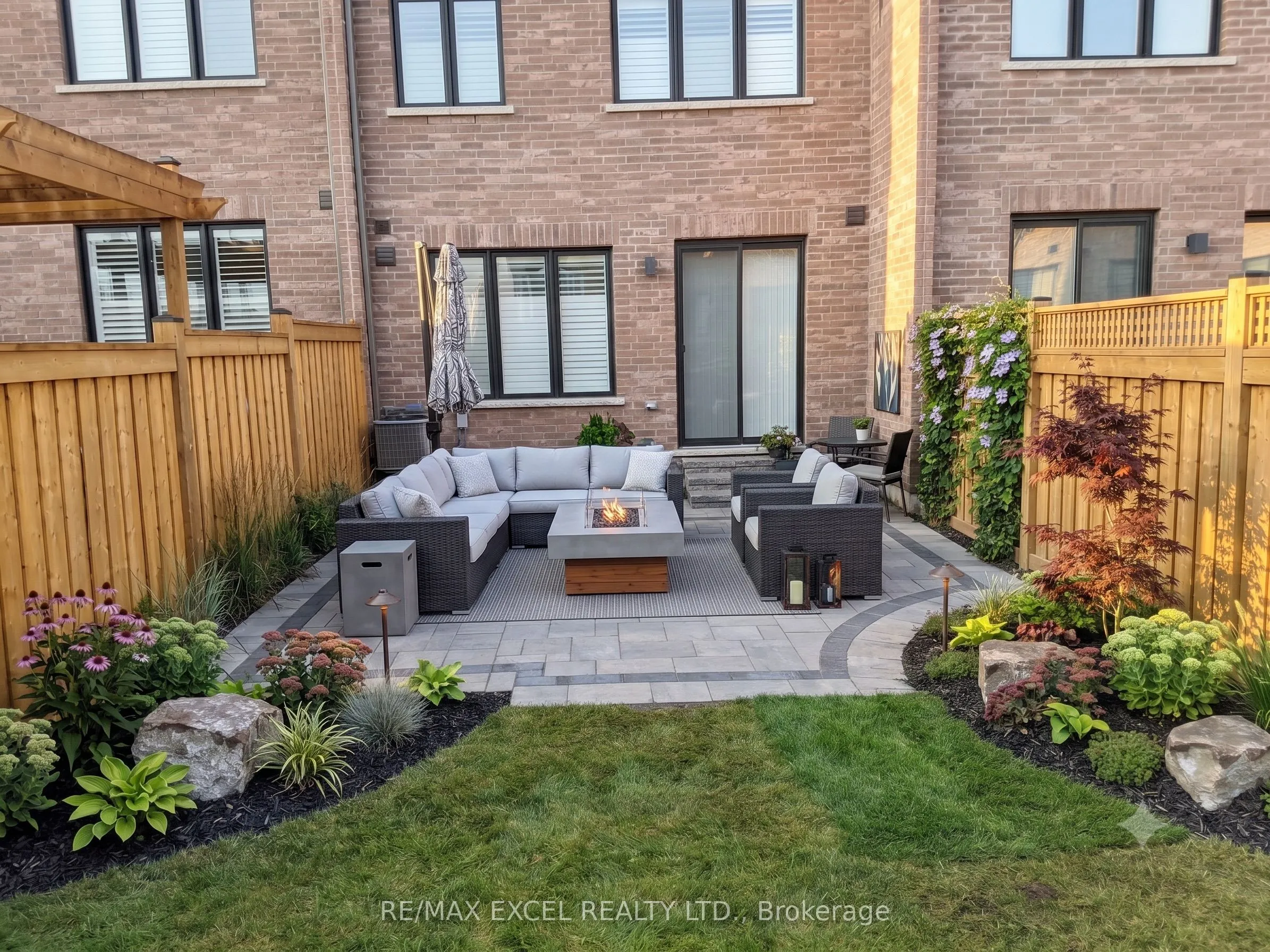 8 Helliwell Crescent