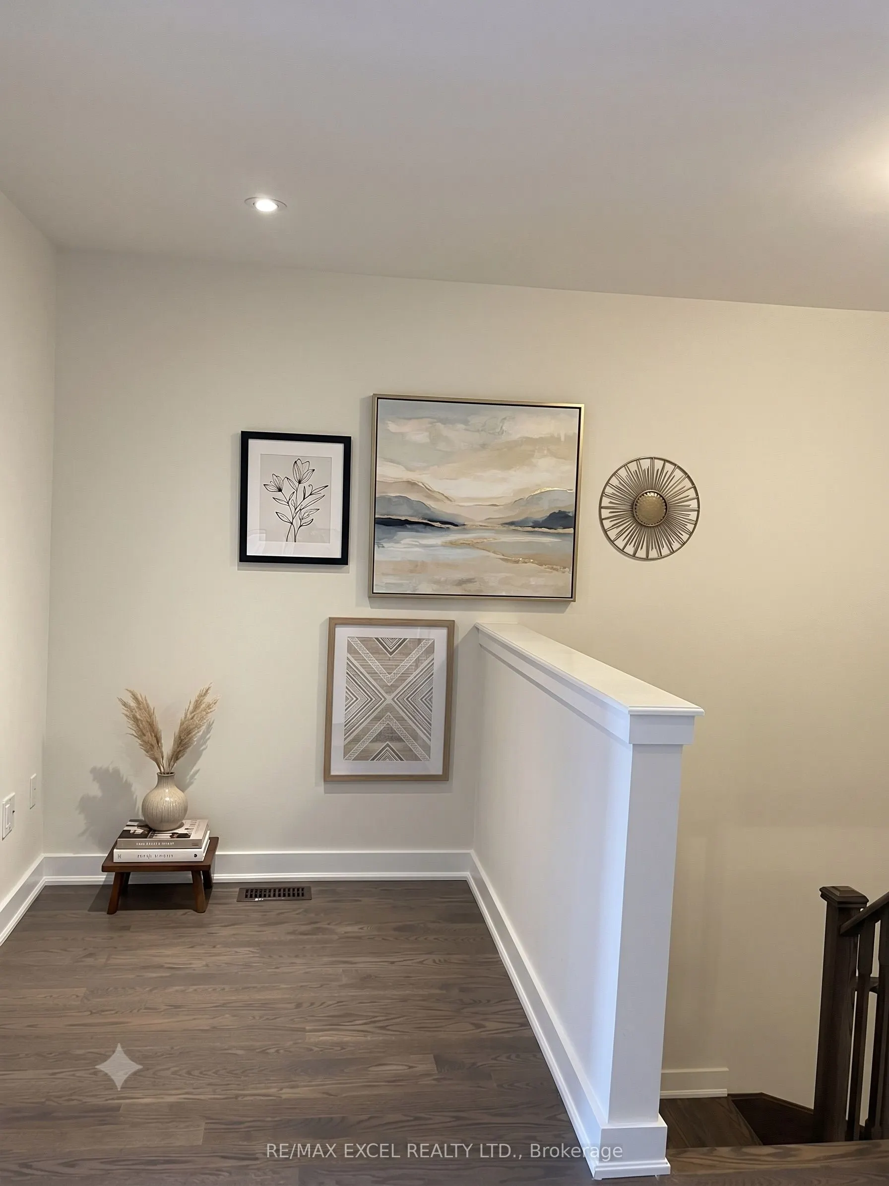 8 Helliwell Crescent