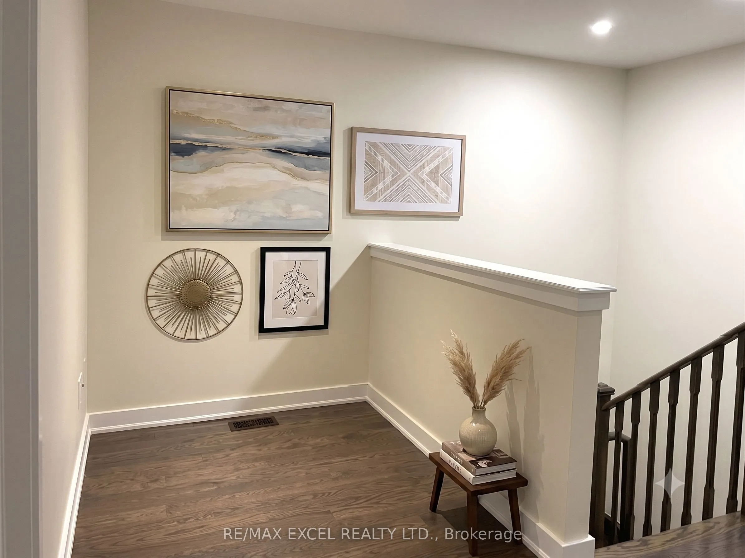 8 Helliwell Crescent