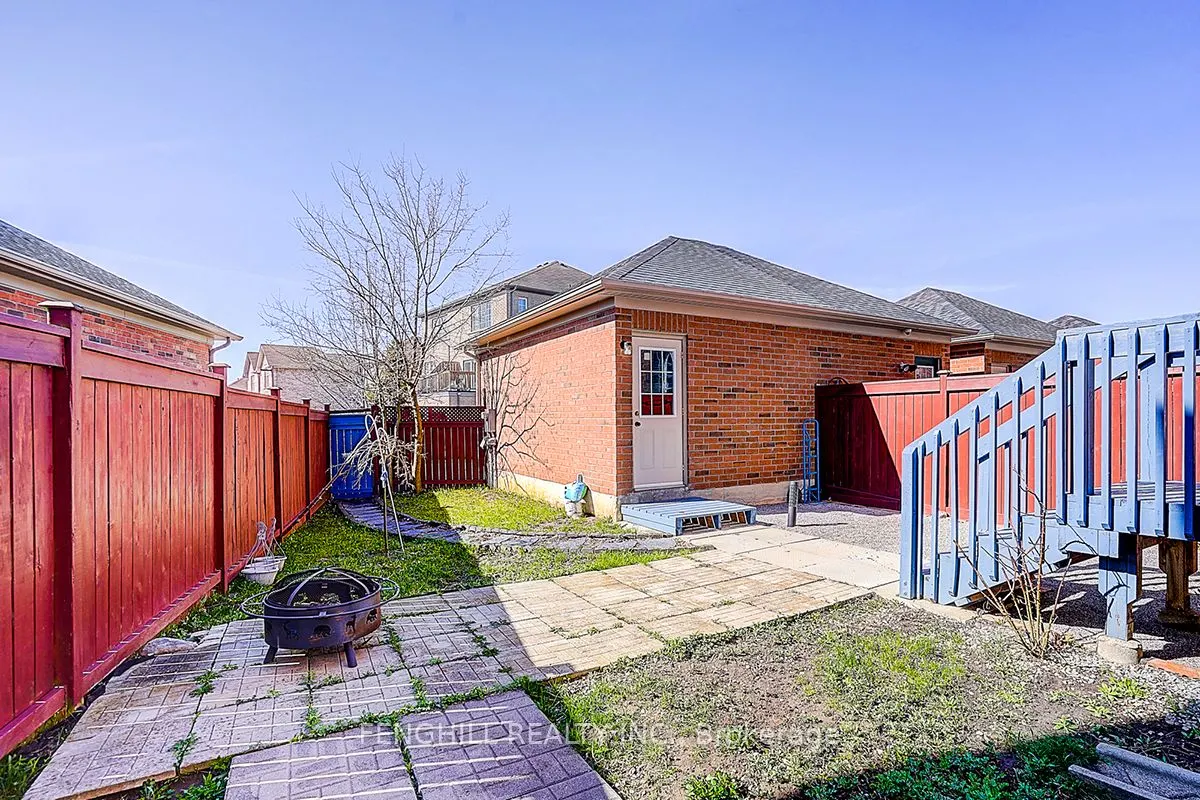 375 White's Hill Avenue