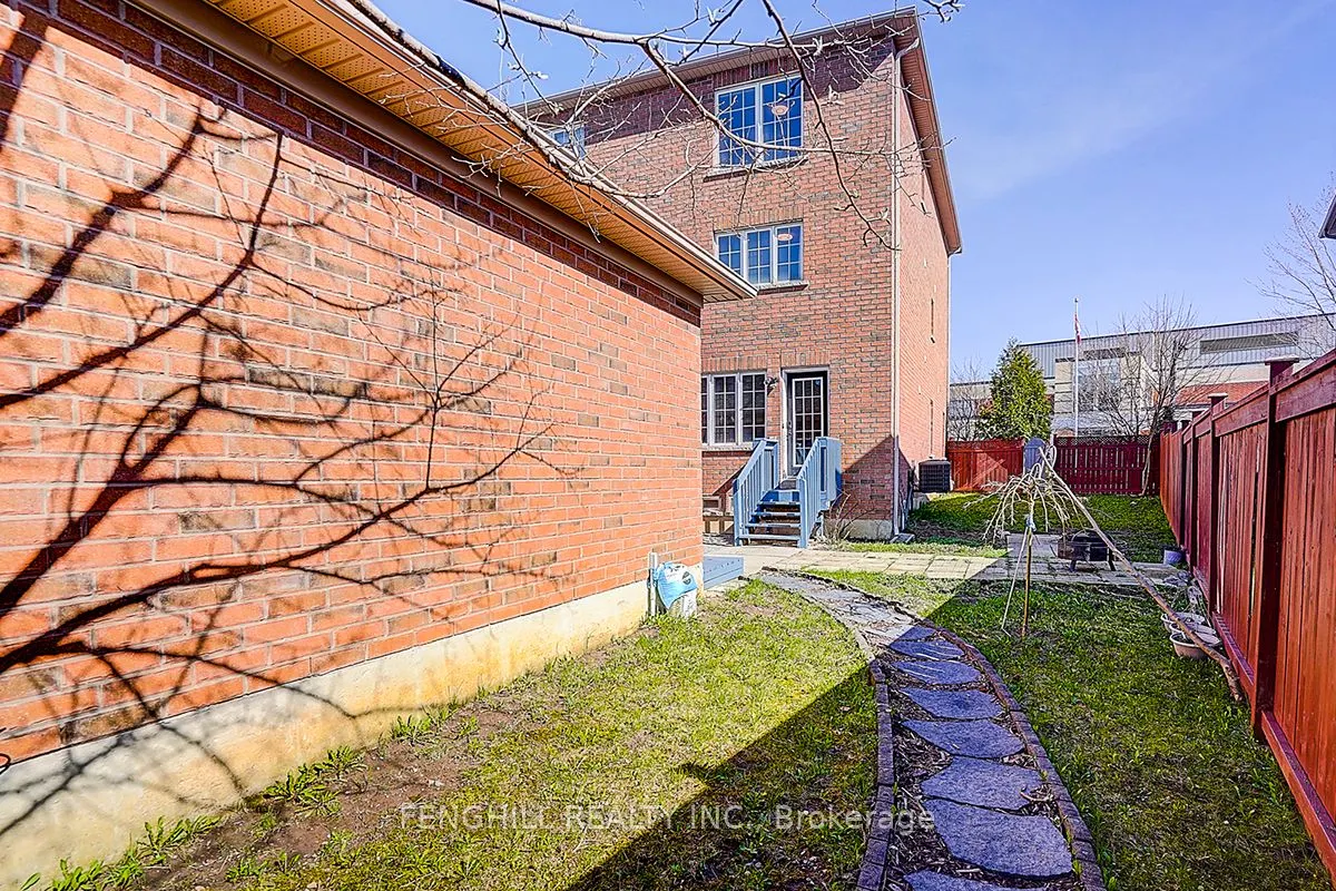 375 White's Hill Avenue