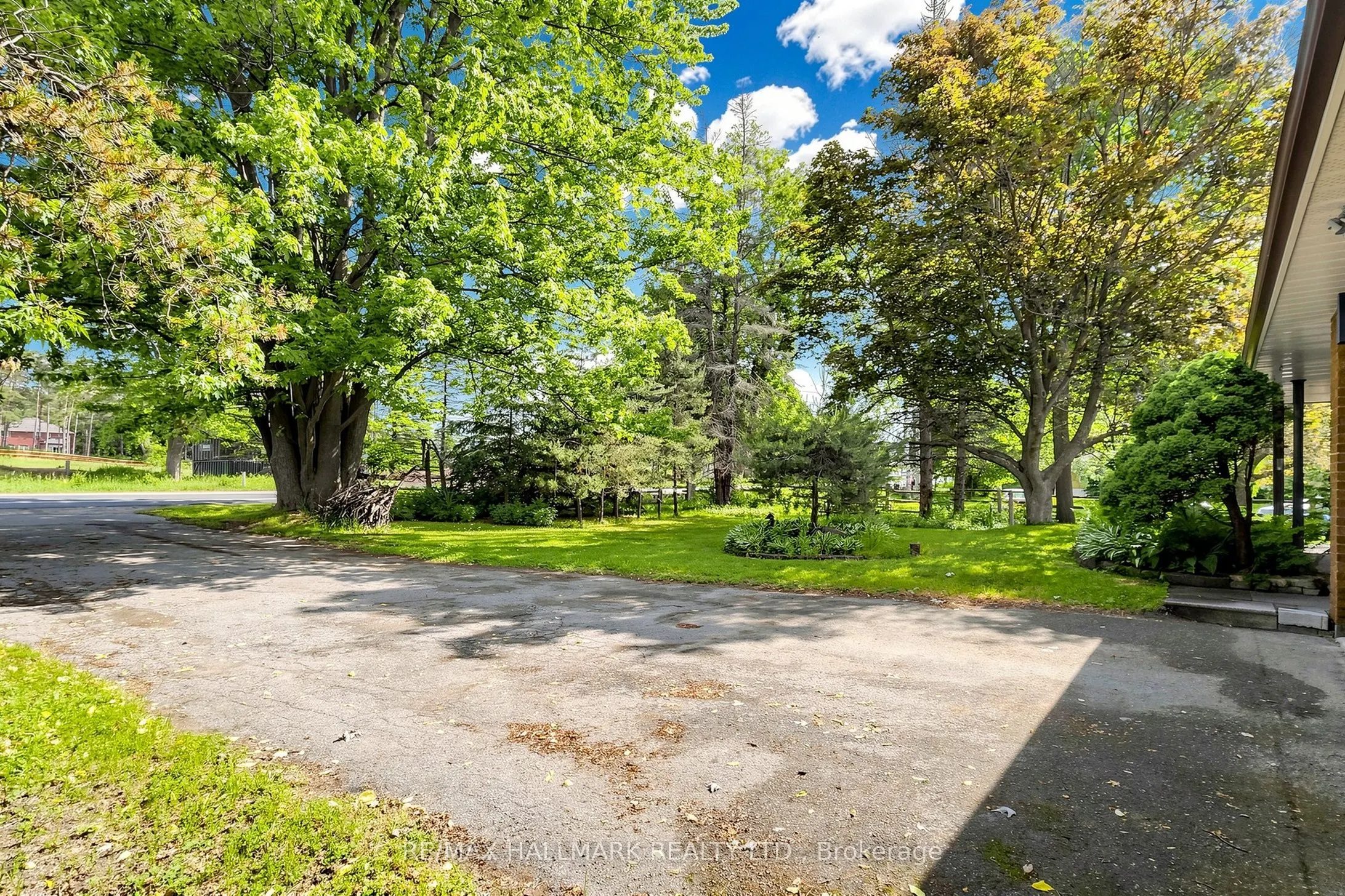 5193 Aurora Road