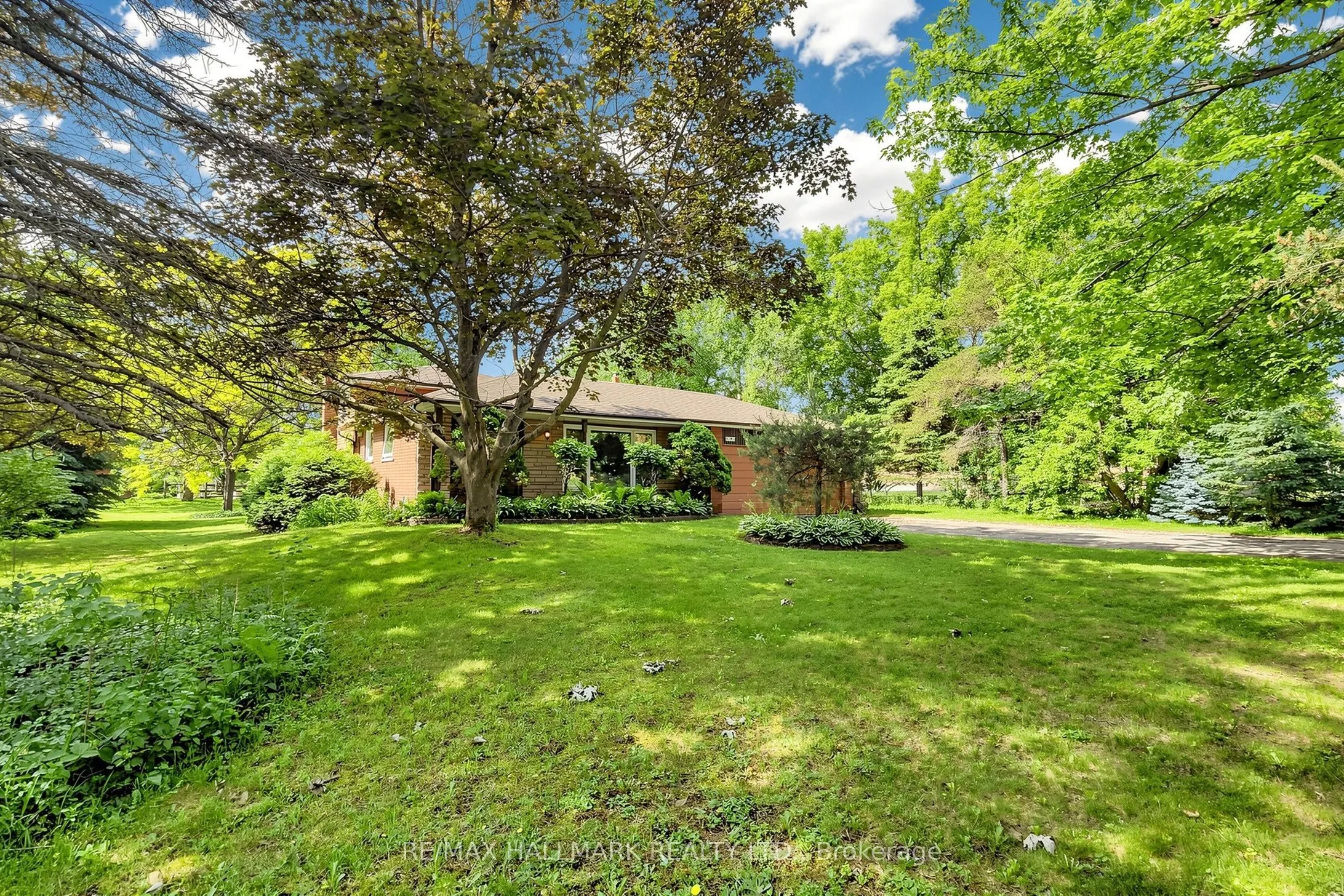 5193 Aurora Road