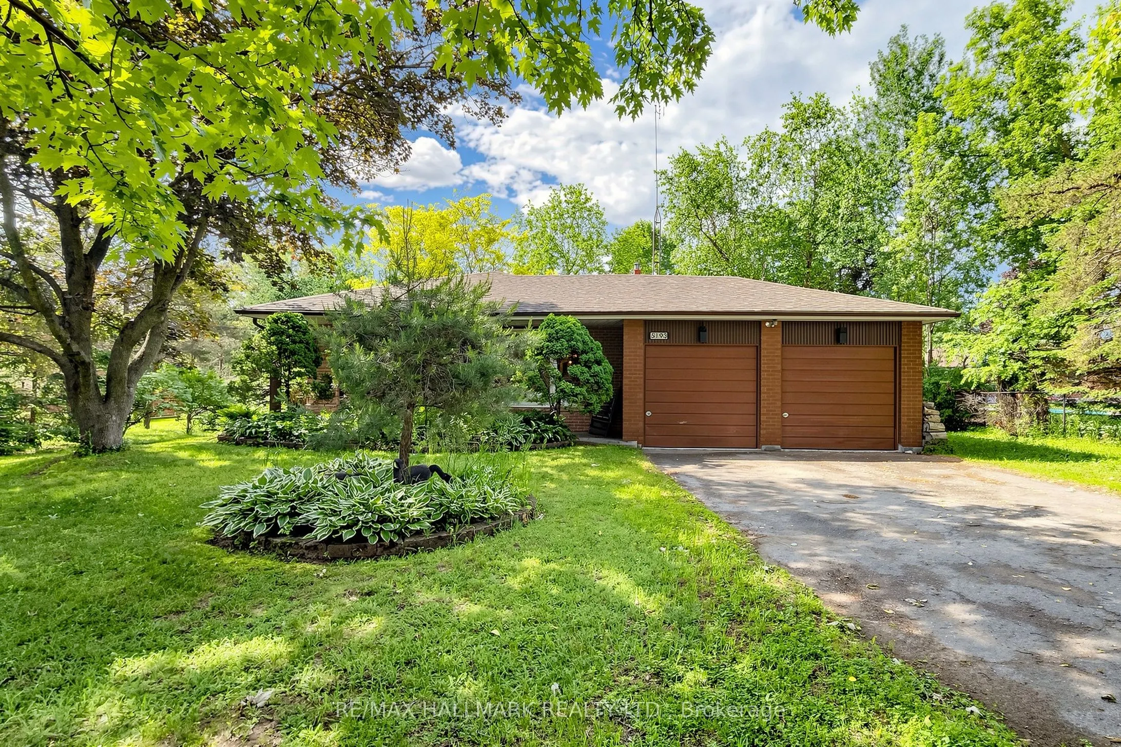 5193 Aurora Road
