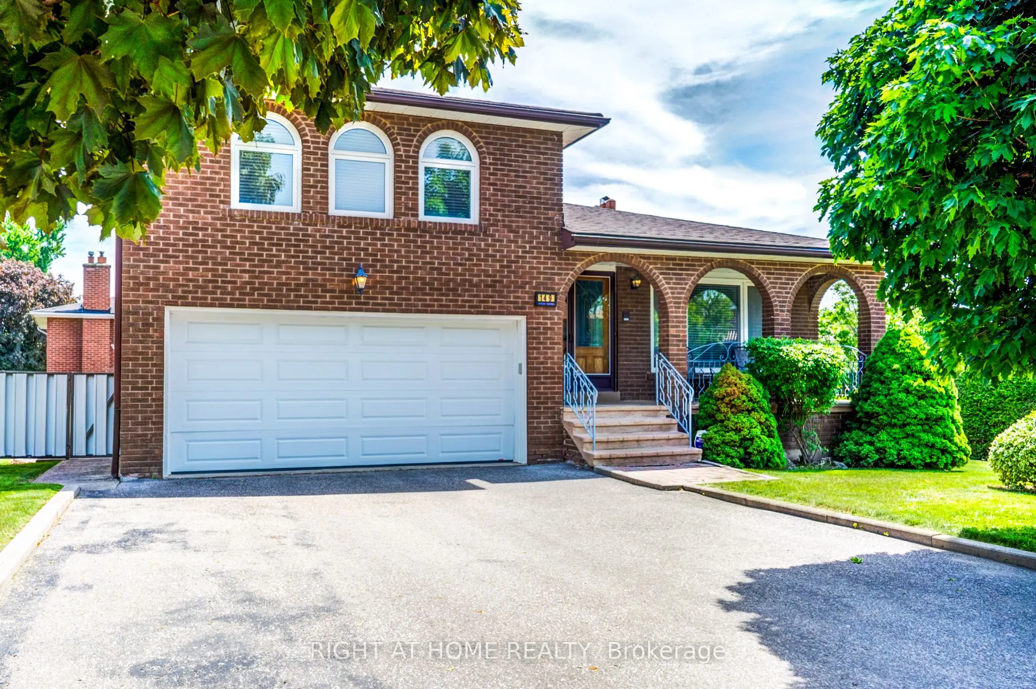 149 Jeanne Drive W