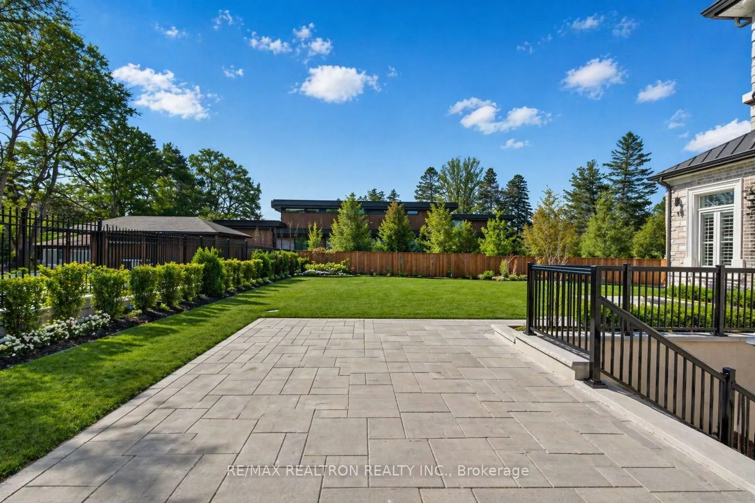 17 Pebblelane Court