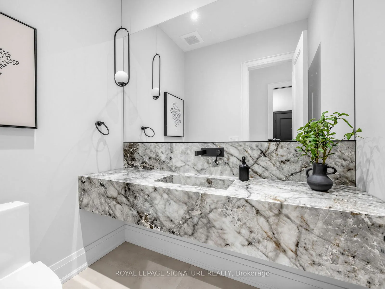 73 Starlight Crescent