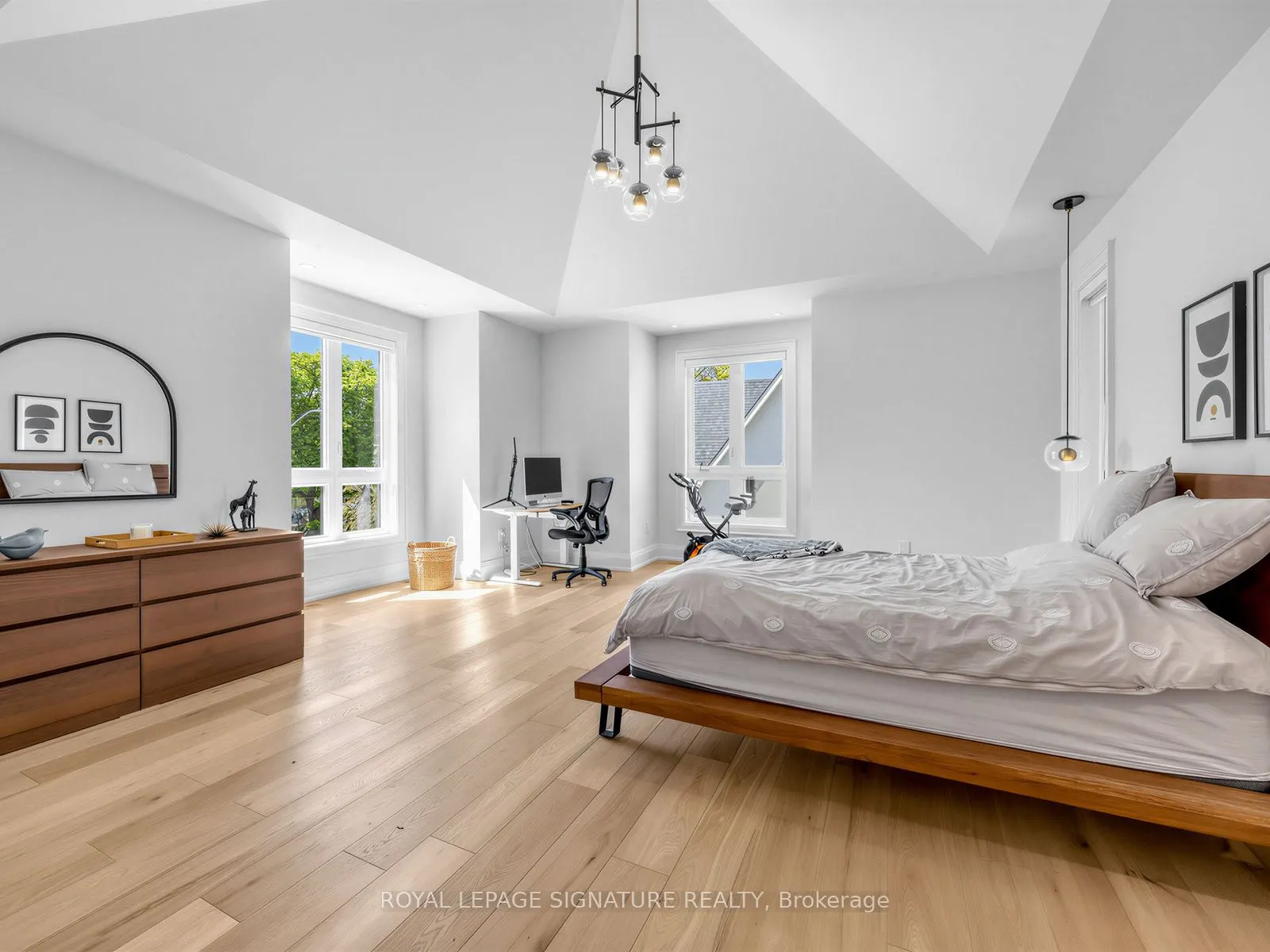 73 Starlight Crescent