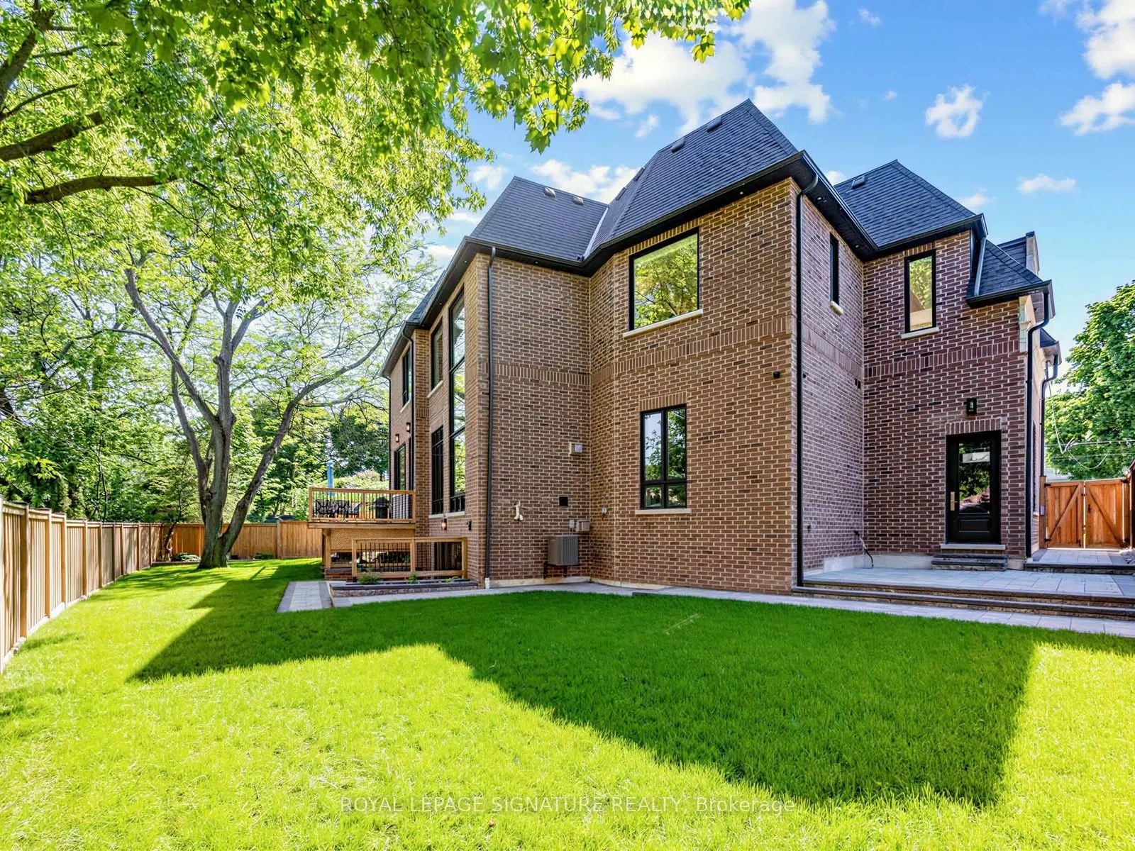 73 Starlight Crescent