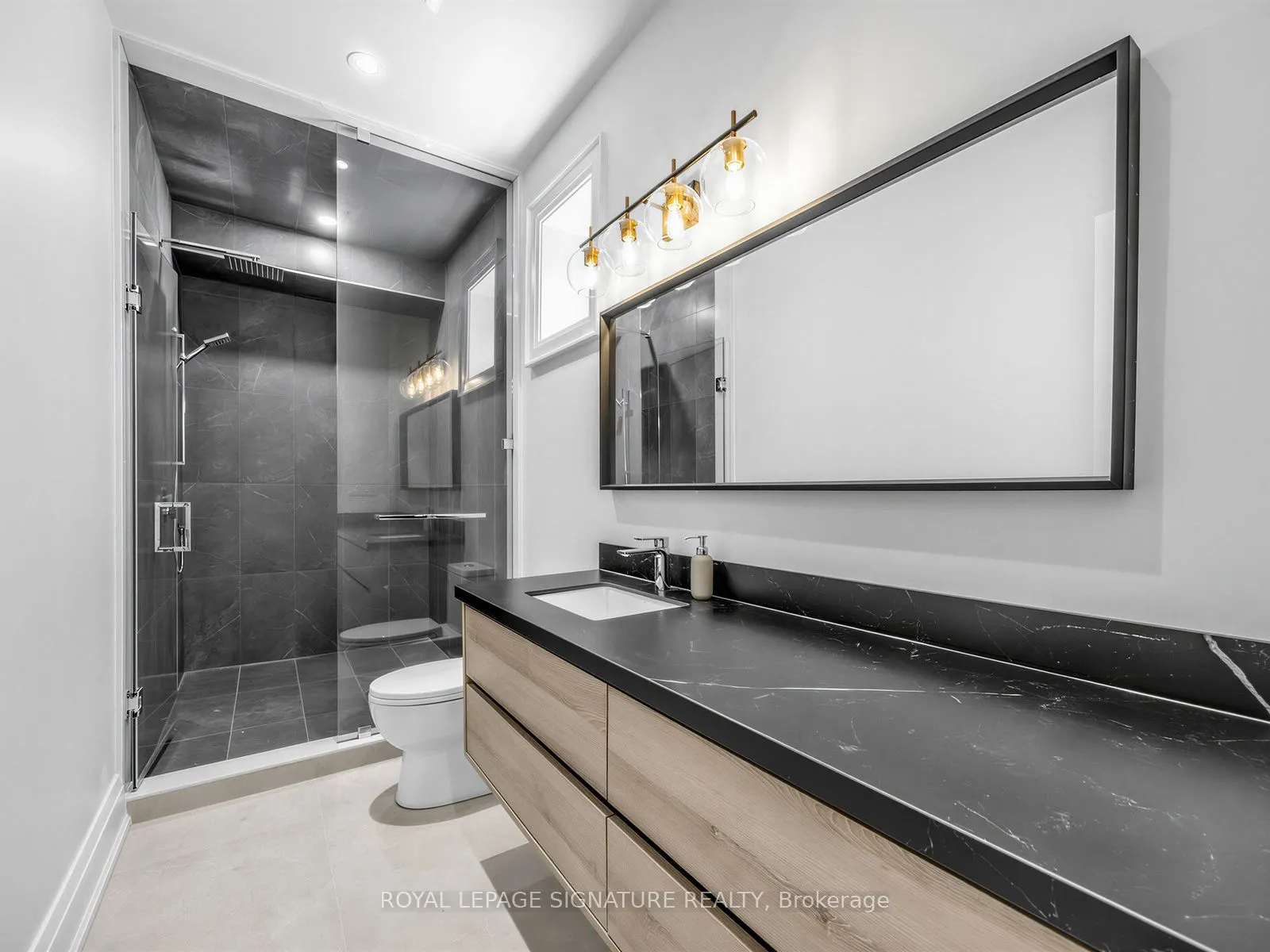 73 Starlight Crescent