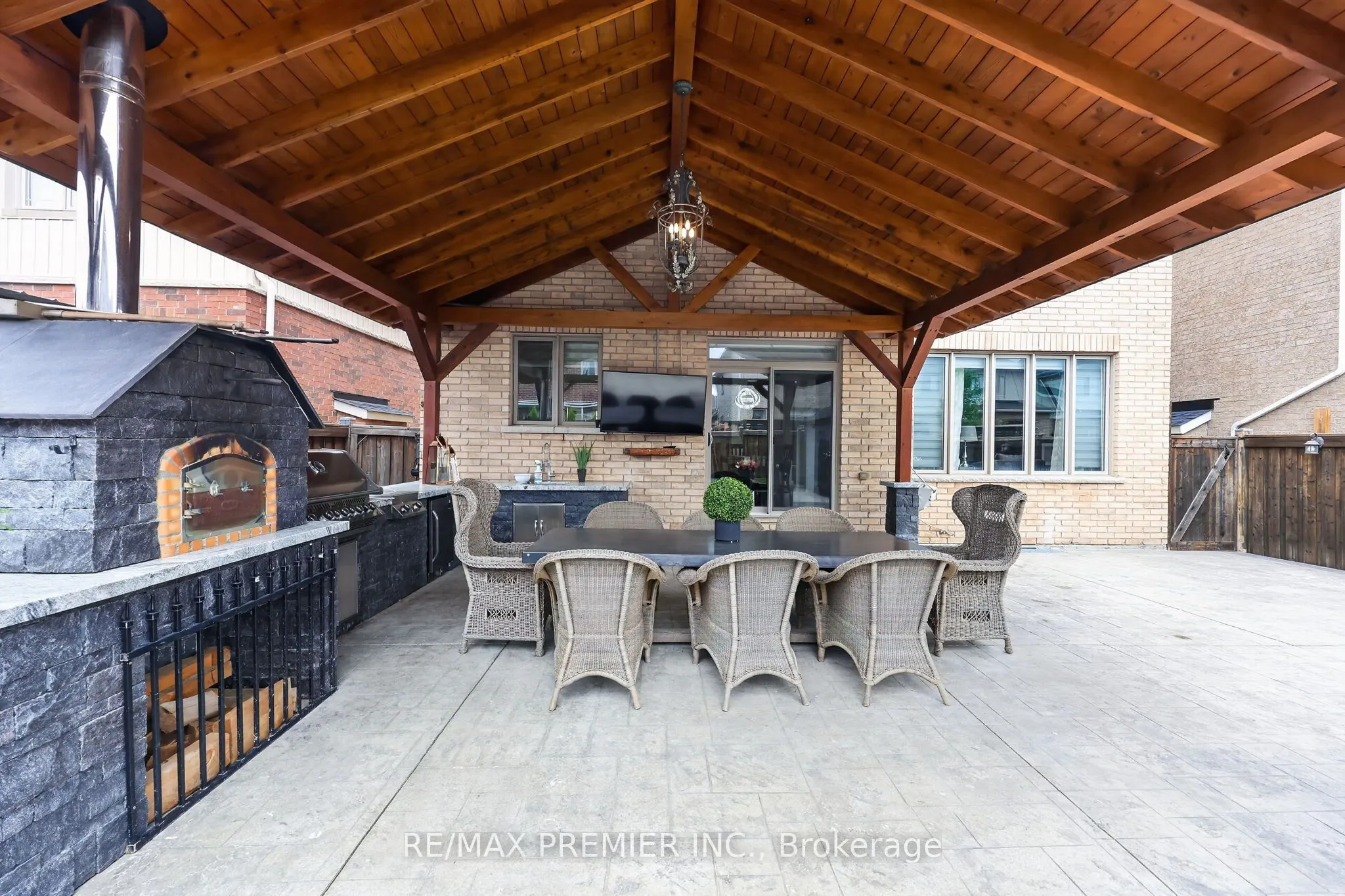 77 Weaver Terrace