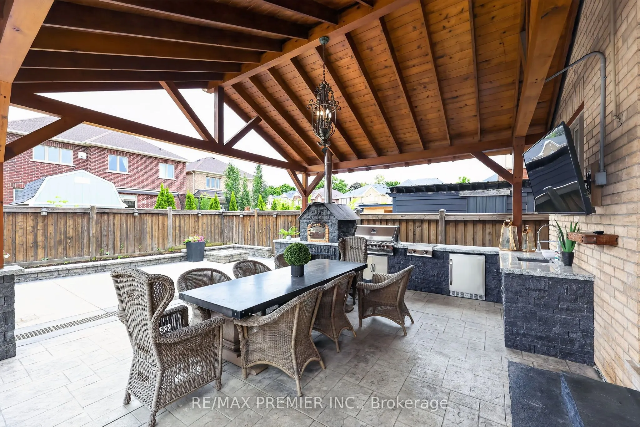 77 Weaver Terrace