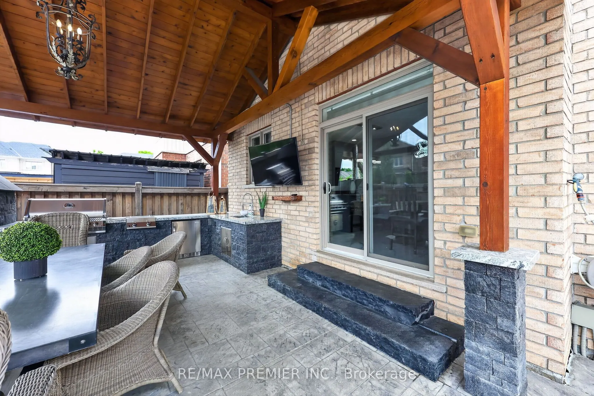 77 Weaver Terrace