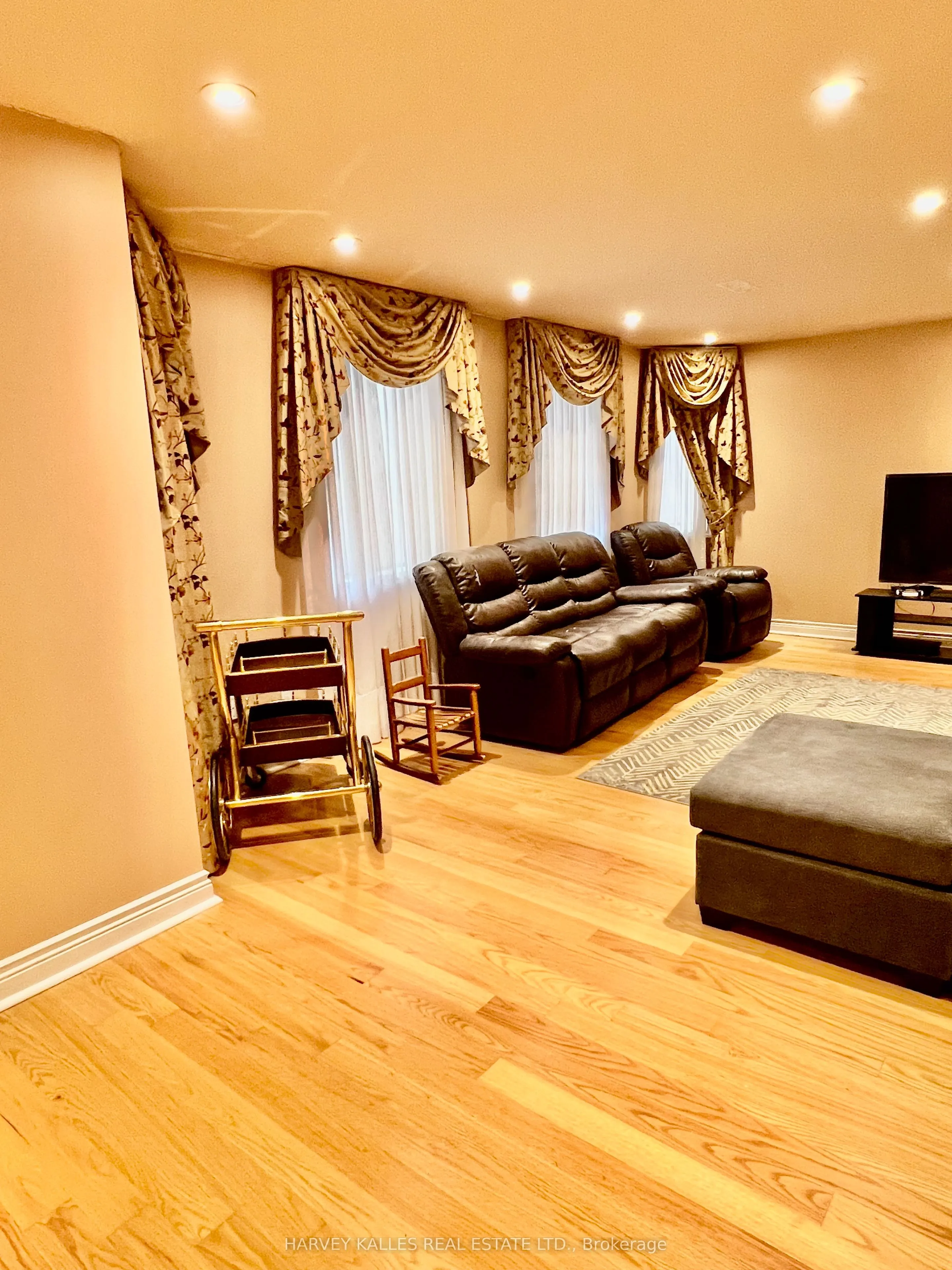 44 Ann Louise Crescent #Bsmt