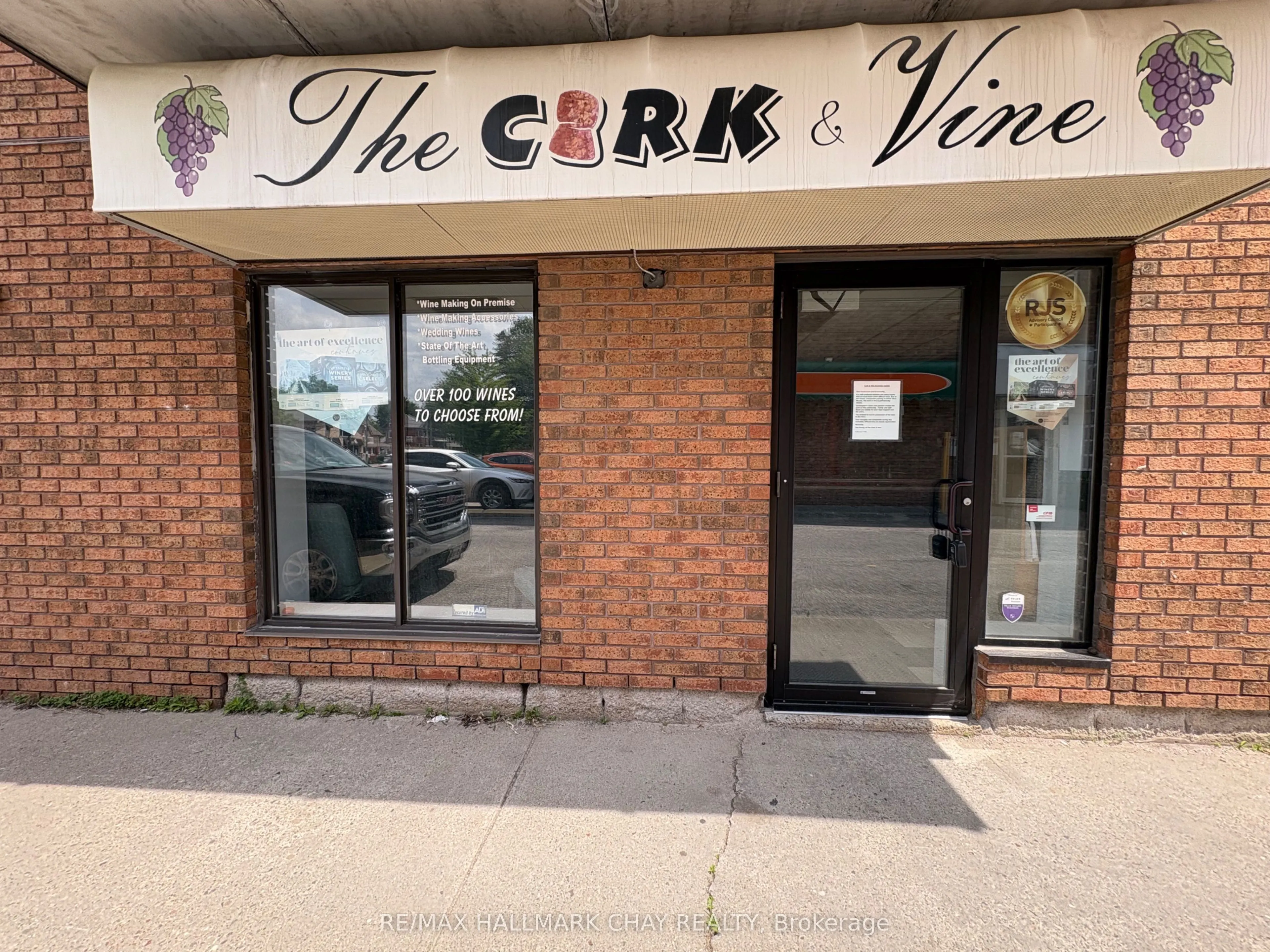 105 Victoria Street W #3