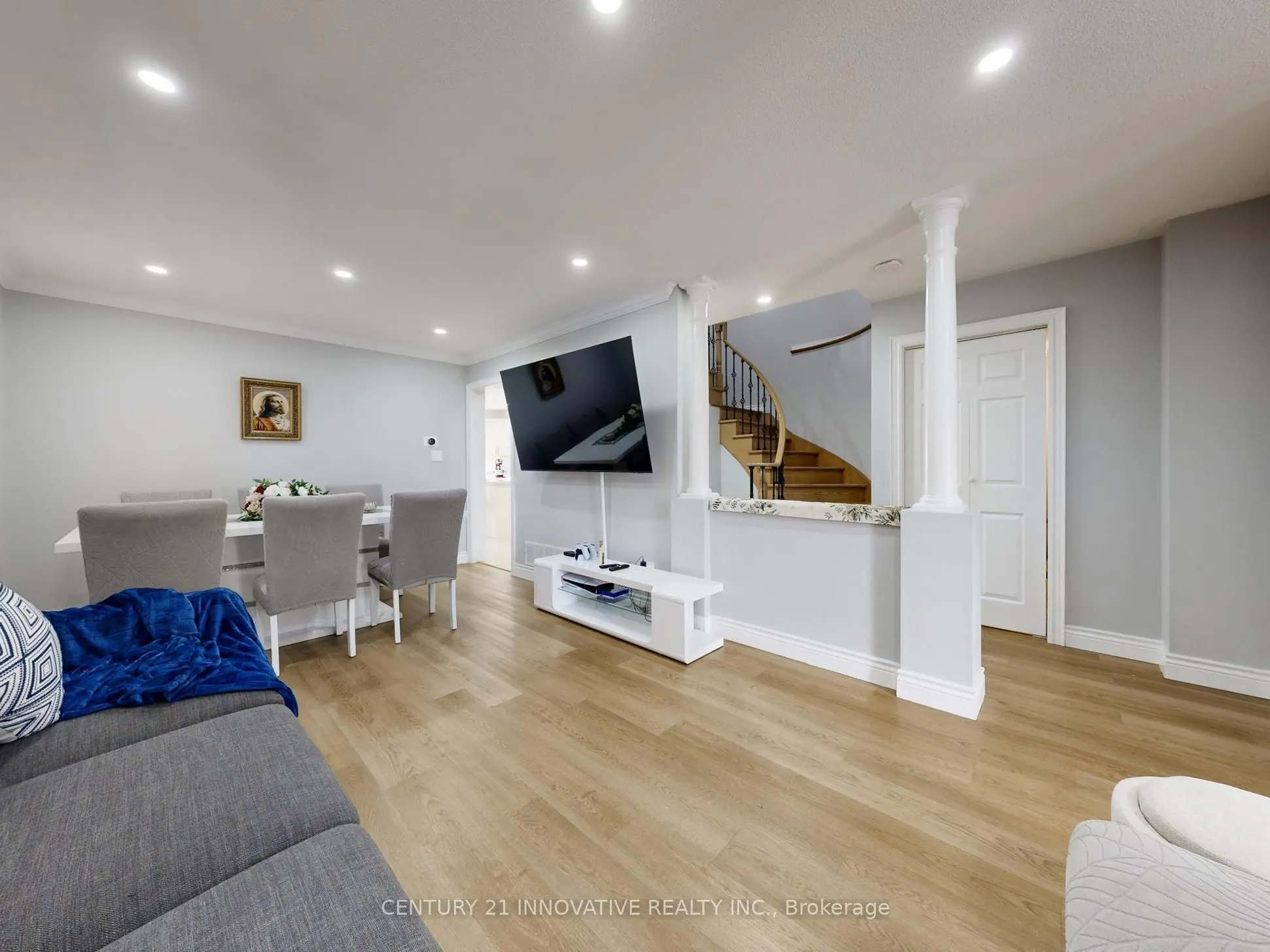 336 St Joan Of Arc Avenue