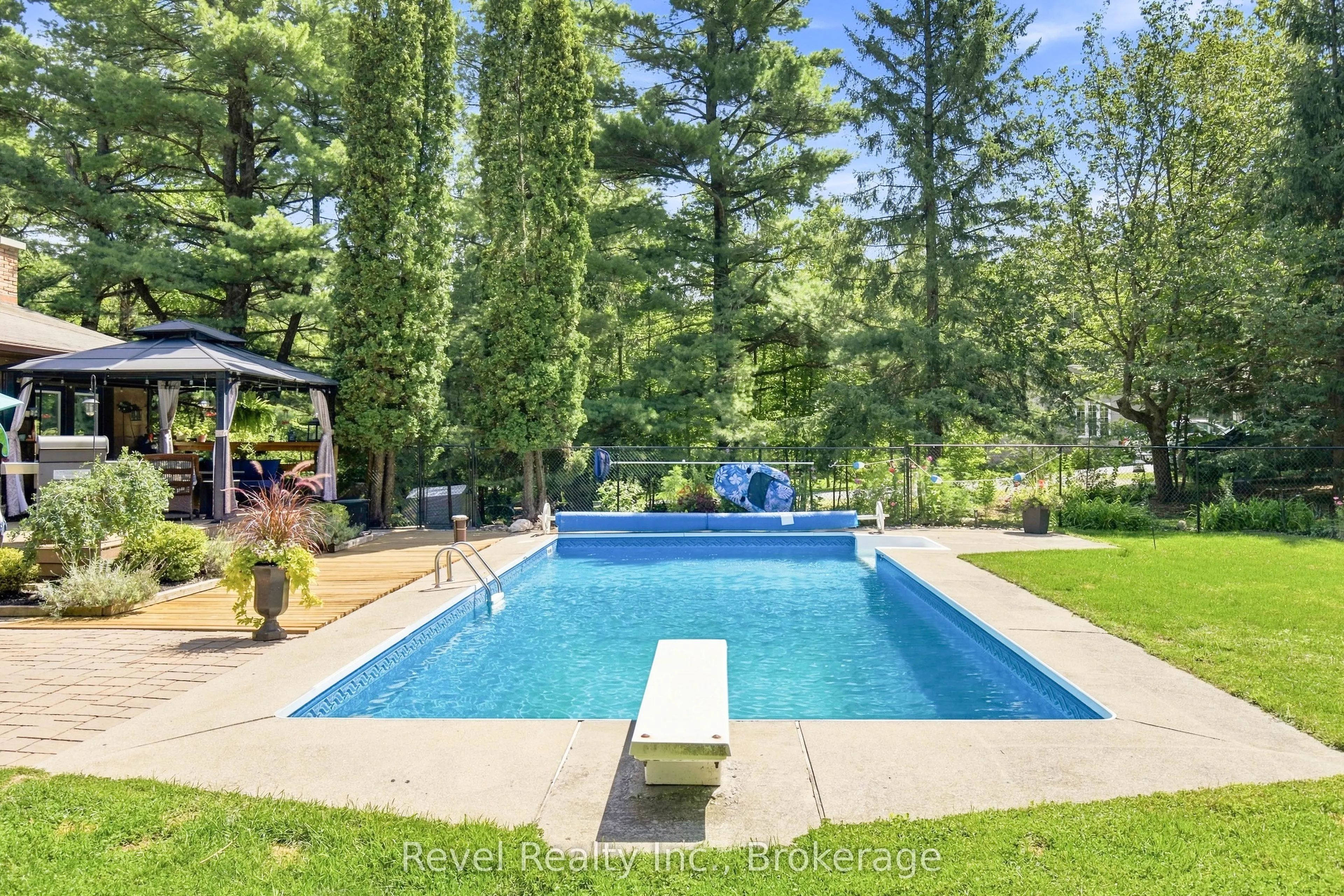 20 The Pines Lane