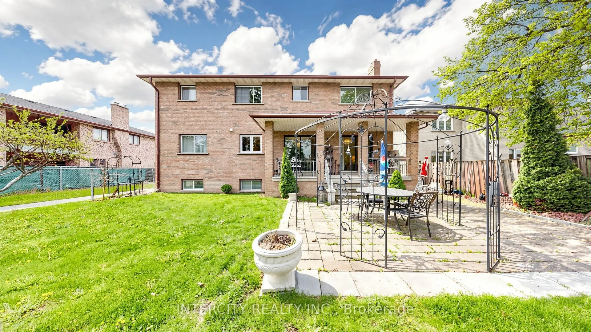 76 Spruce Avenue