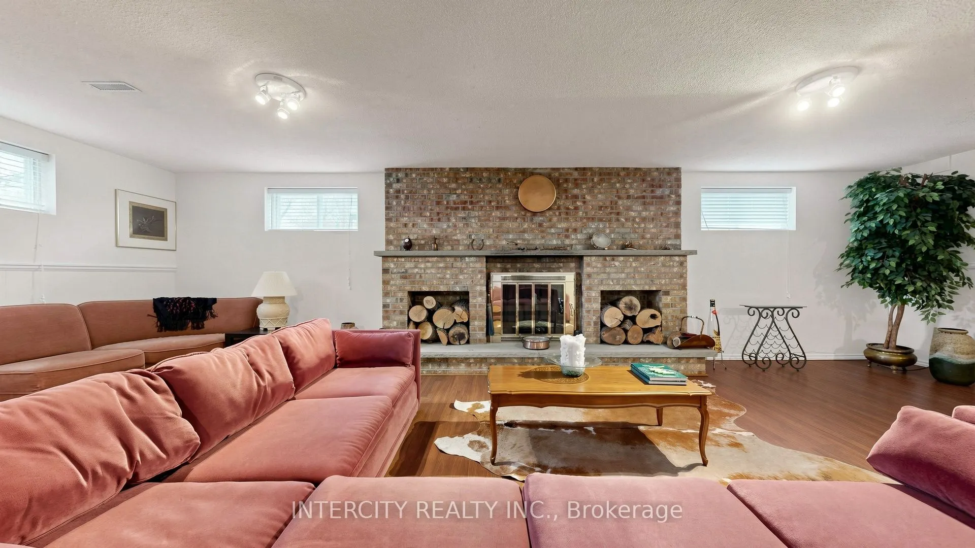 76 Spruce Avenue