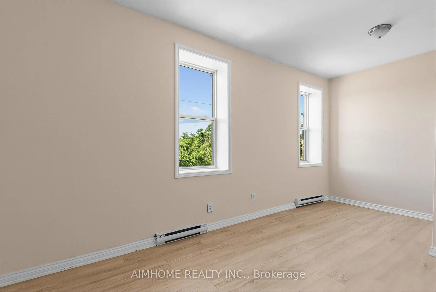 19-21 Brock Street W